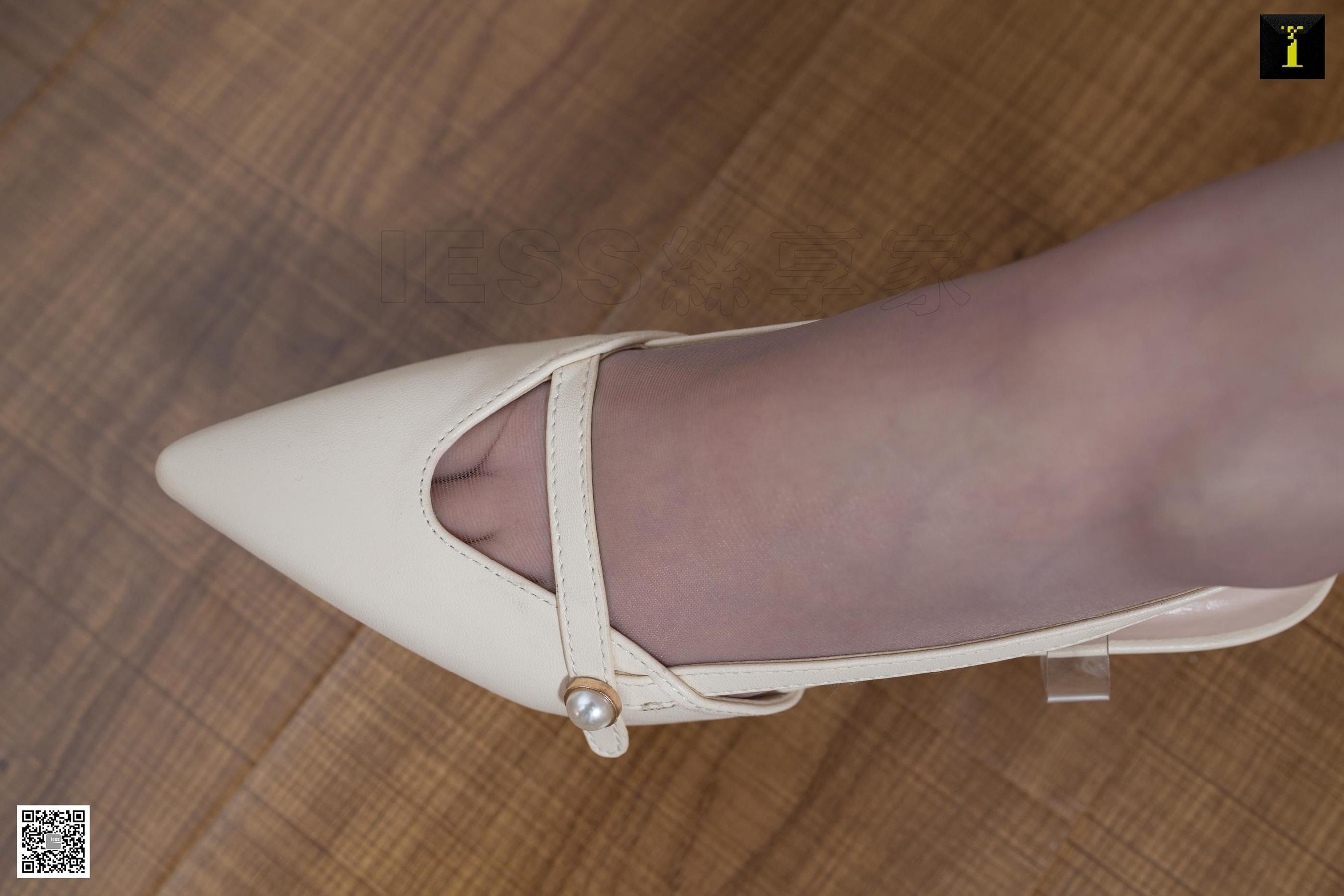 模特云芝《云芝粉色吊带裙》 [异思趣向IESS] 美腿高跟写真集