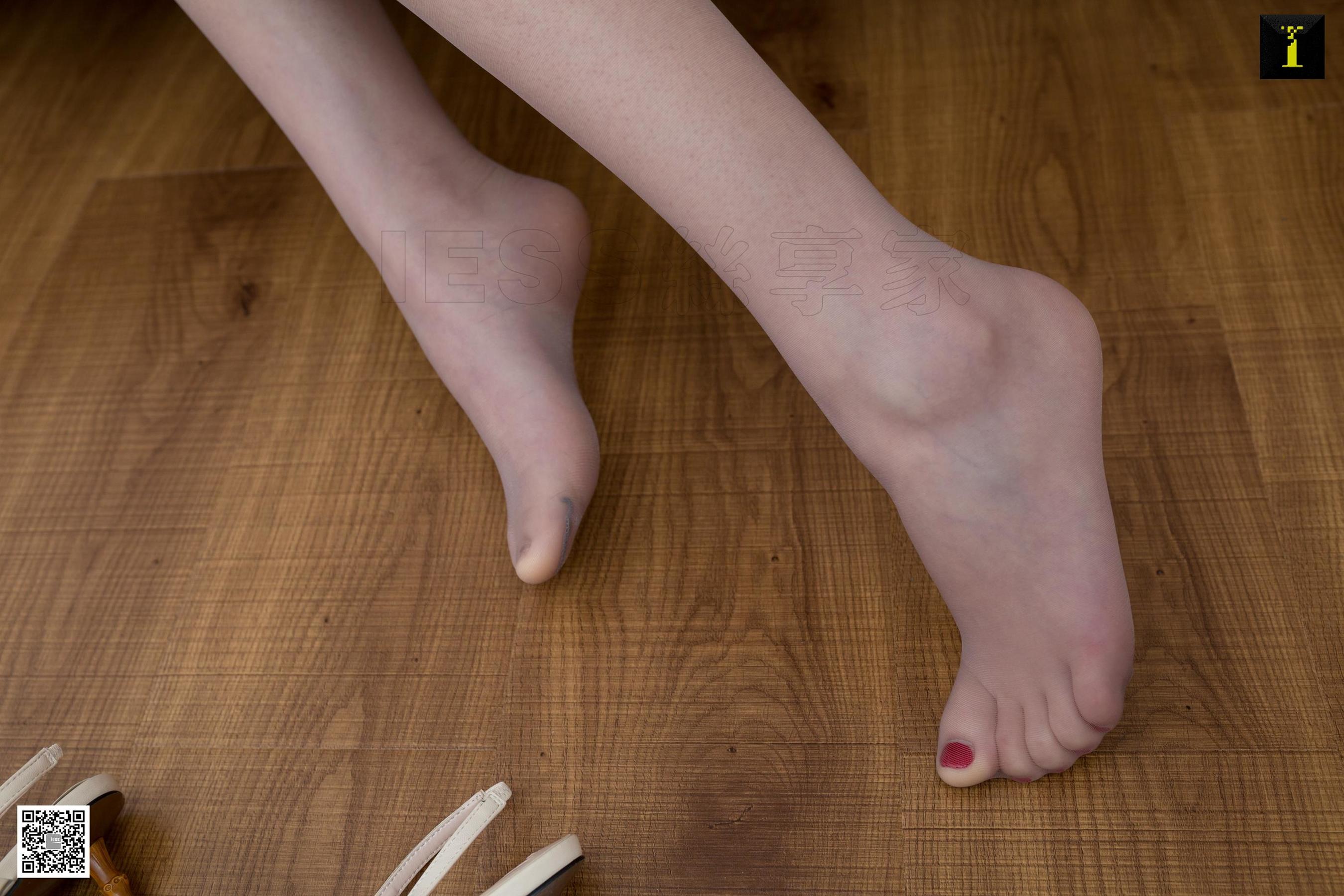 模特云芝《云芝粉色吊带裙》 [异思趣向IESS] 美腿高跟写真集