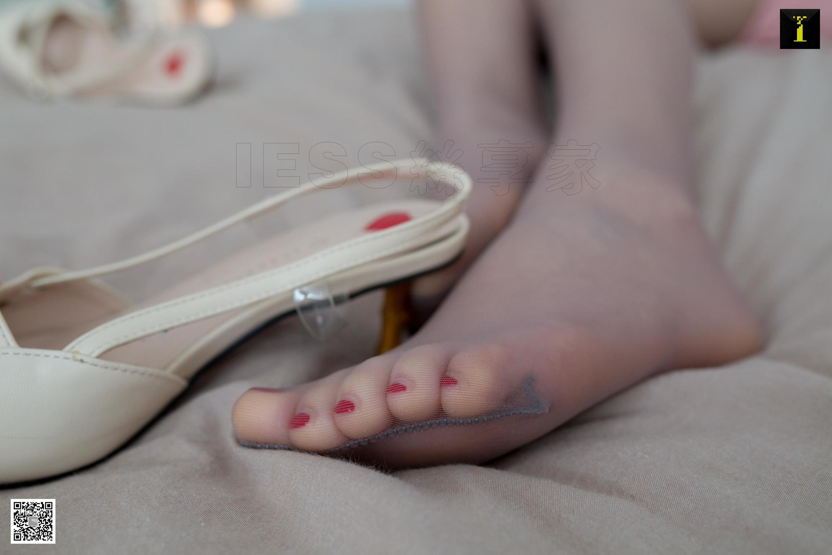 模特云芝《云芝粉色吊带裙》 [异思趣向IESS] 美腿高跟写真集