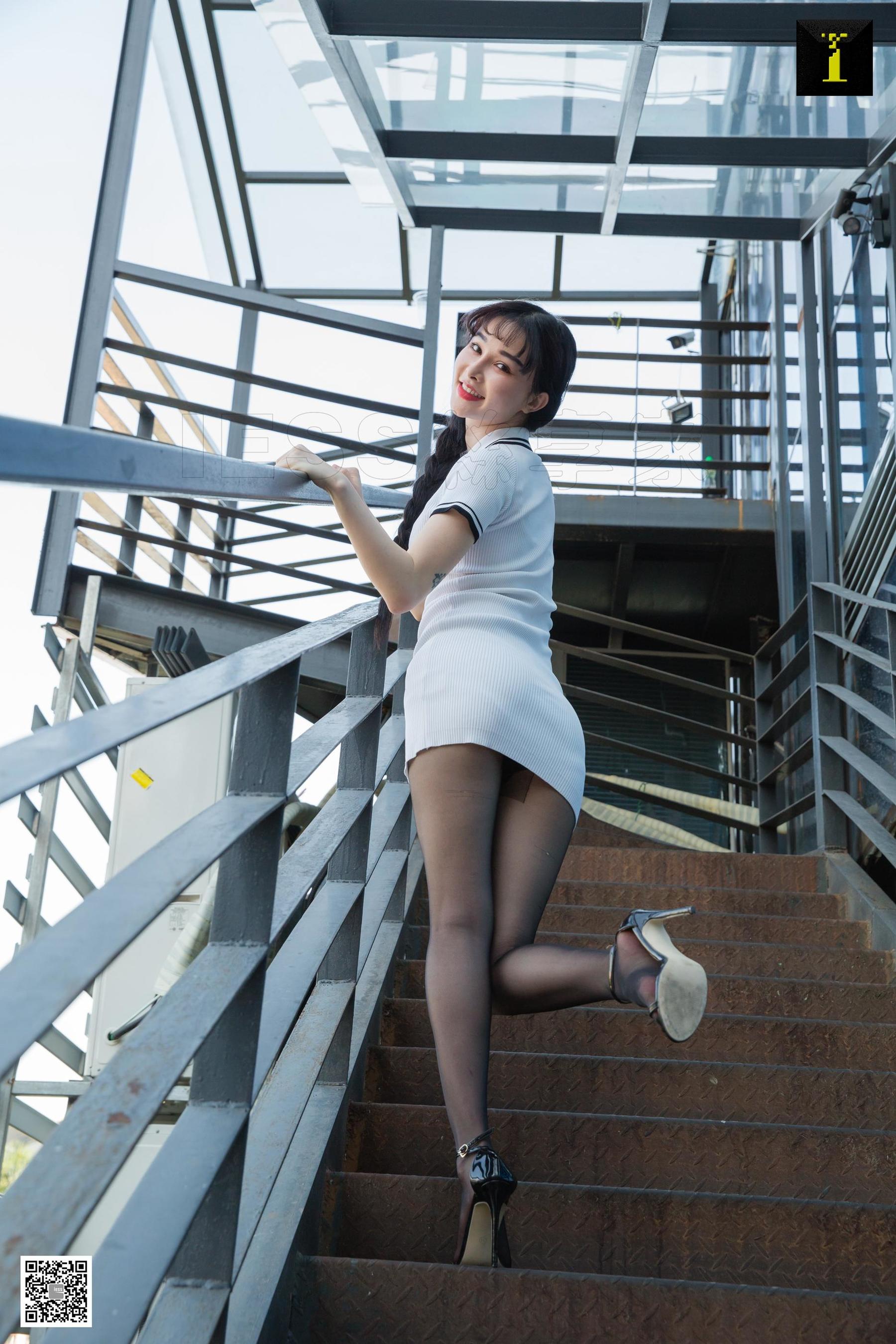 模特喵姐《喵姐教你穿一字凉鞋》 [异思趣向IESS] 美腿玉足写真集