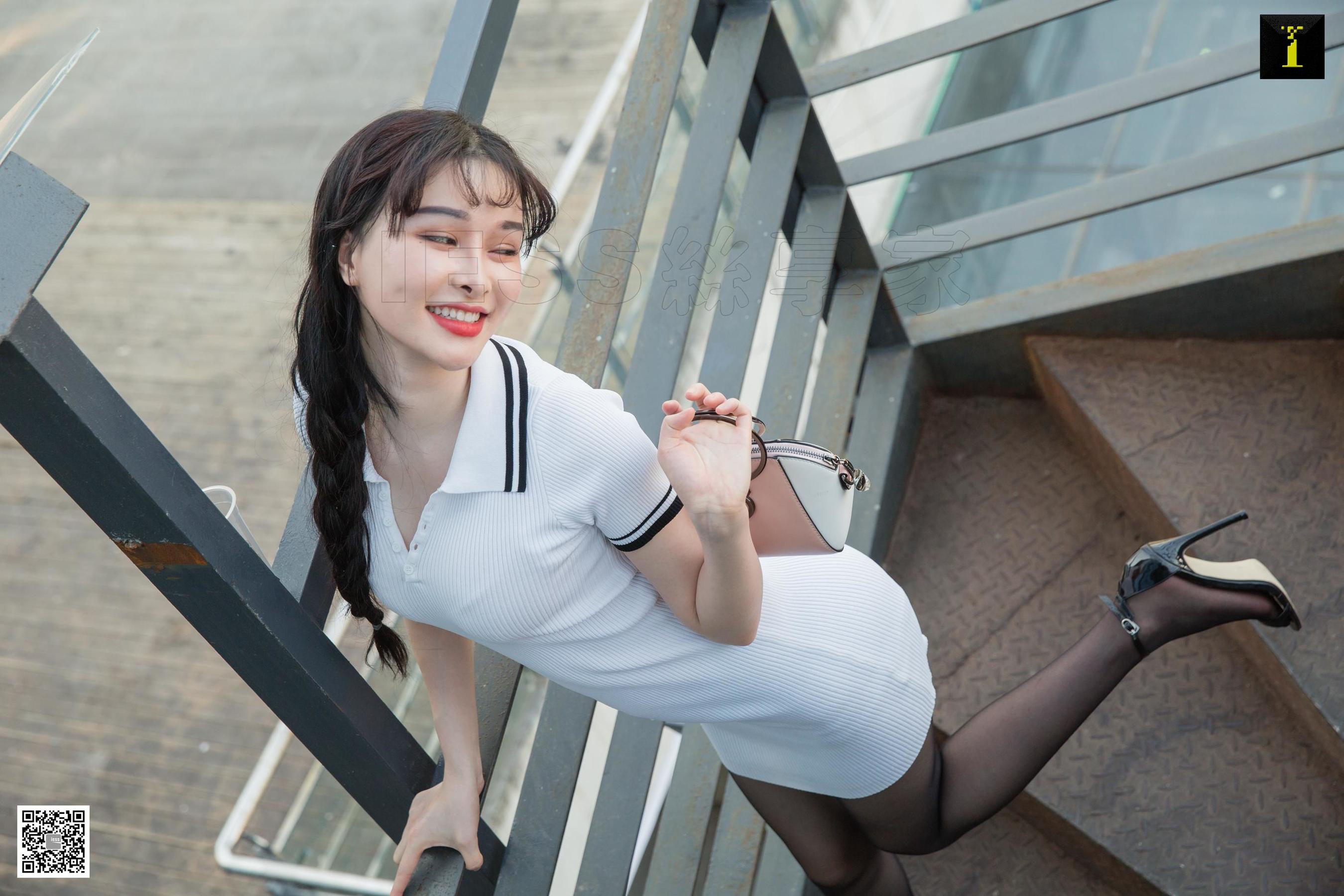 模特喵姐《喵姐教你穿一字凉鞋》 [异思趣向IESS] 美腿玉足写真集