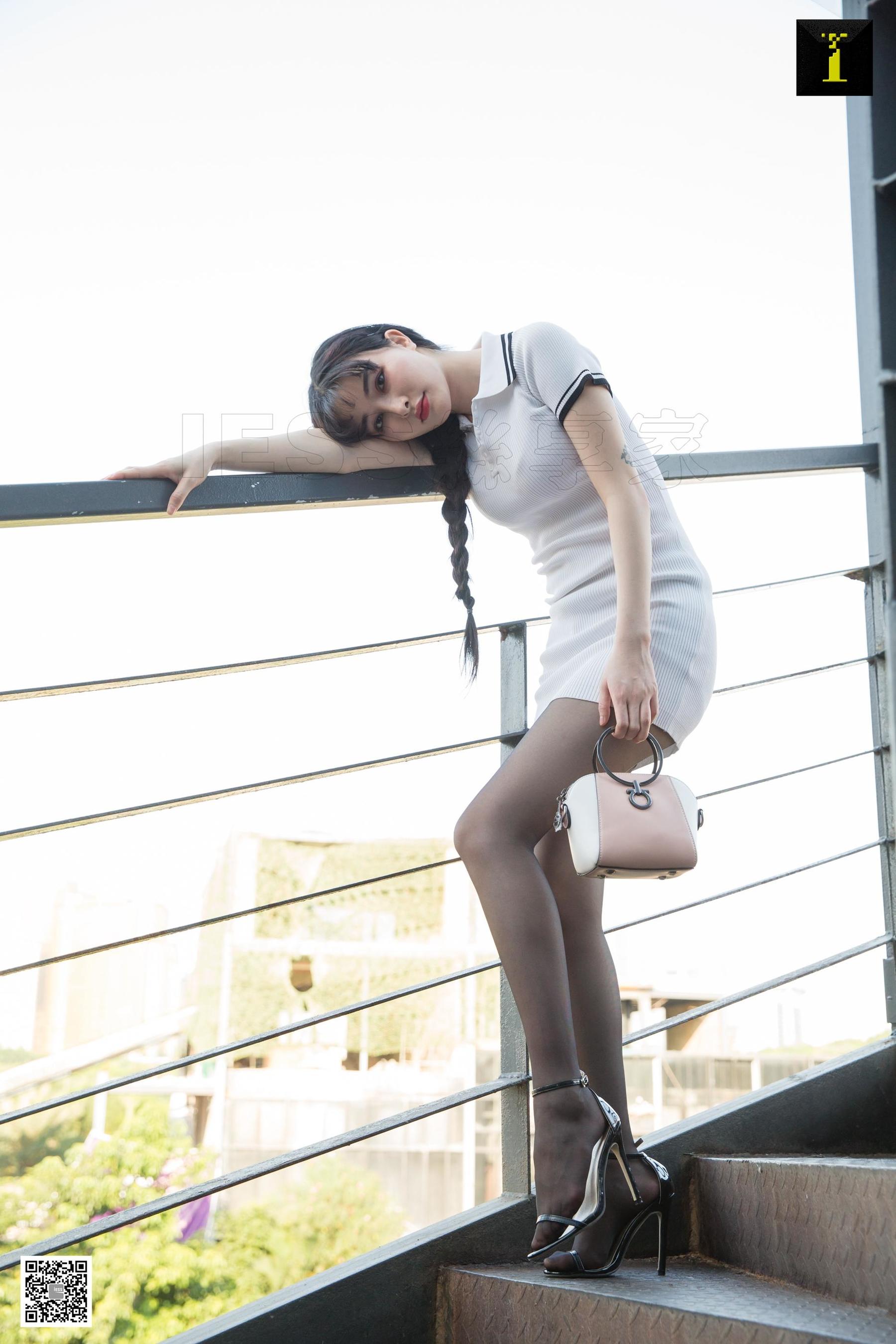 模特喵姐《喵姐教你穿一字凉鞋》 [异思趣向IESS] 美腿玉足写真集