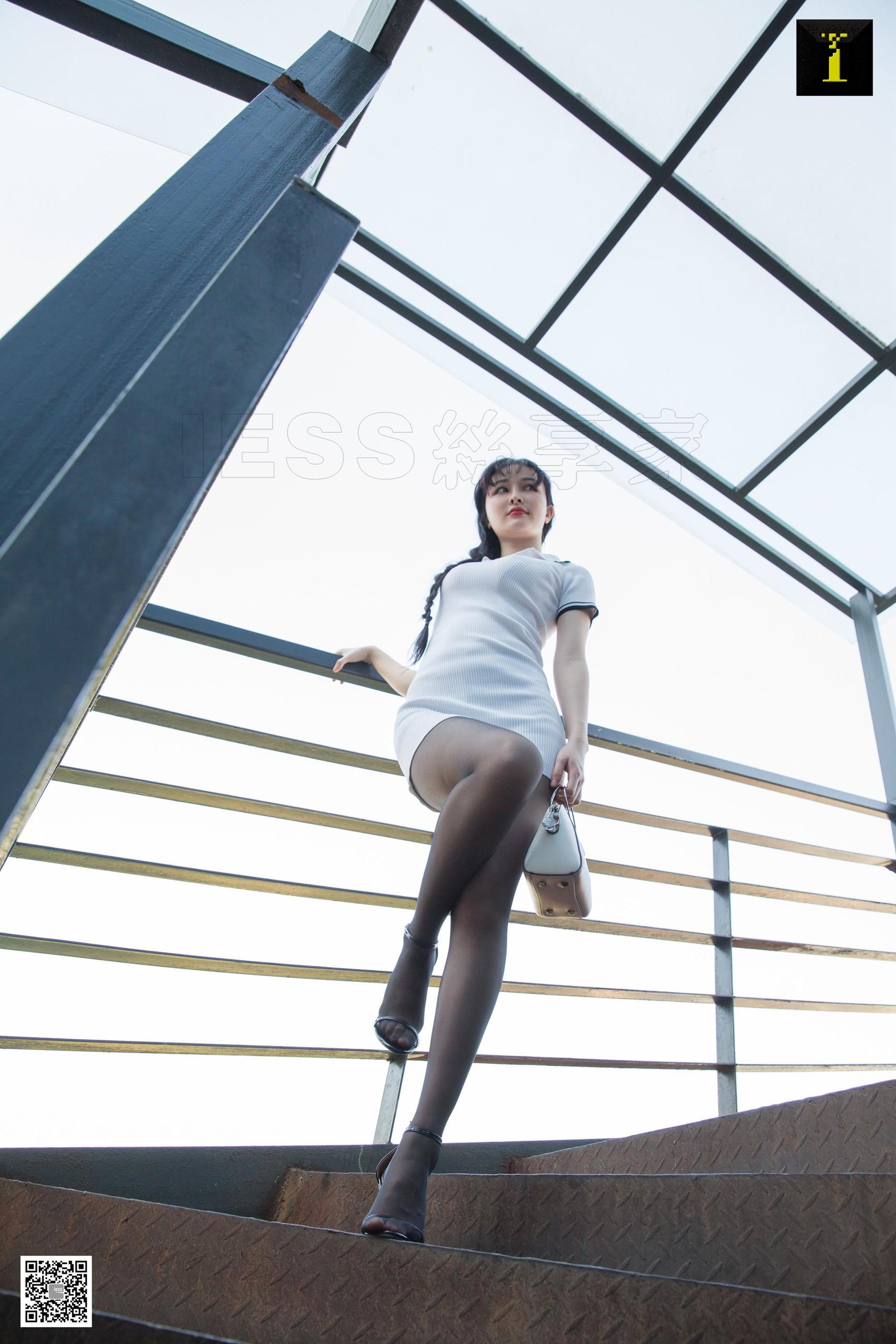 模特喵姐《喵姐教你穿一字凉鞋》 [异思趣向IESS] 美腿玉足写真集