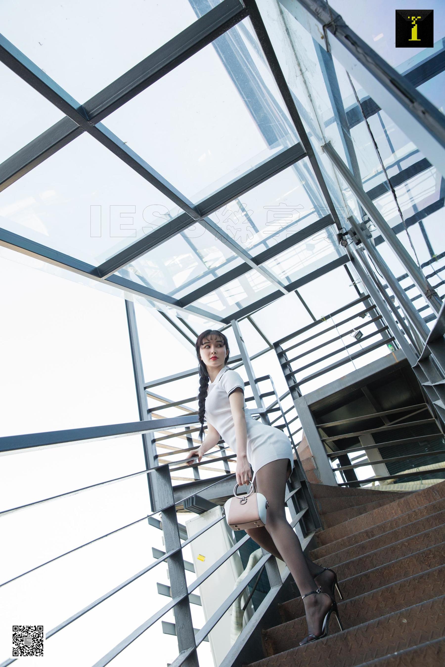 模特喵姐《喵姐教你穿一字凉鞋》 [异思趣向IESS] 美腿玉足写真集