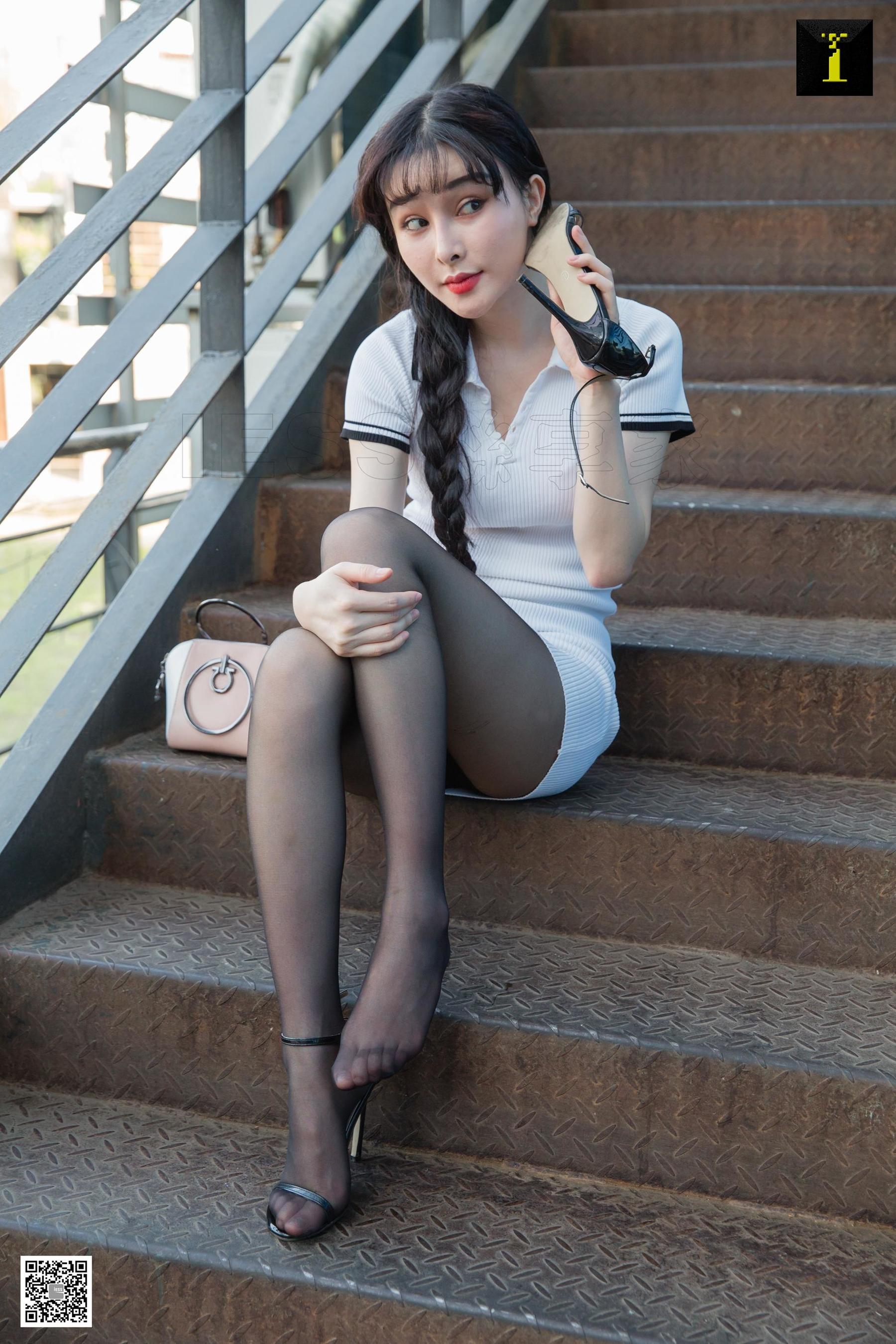 模特喵姐《喵姐教你穿一字凉鞋》 [异思趣向IESS] 美腿玉足写真集