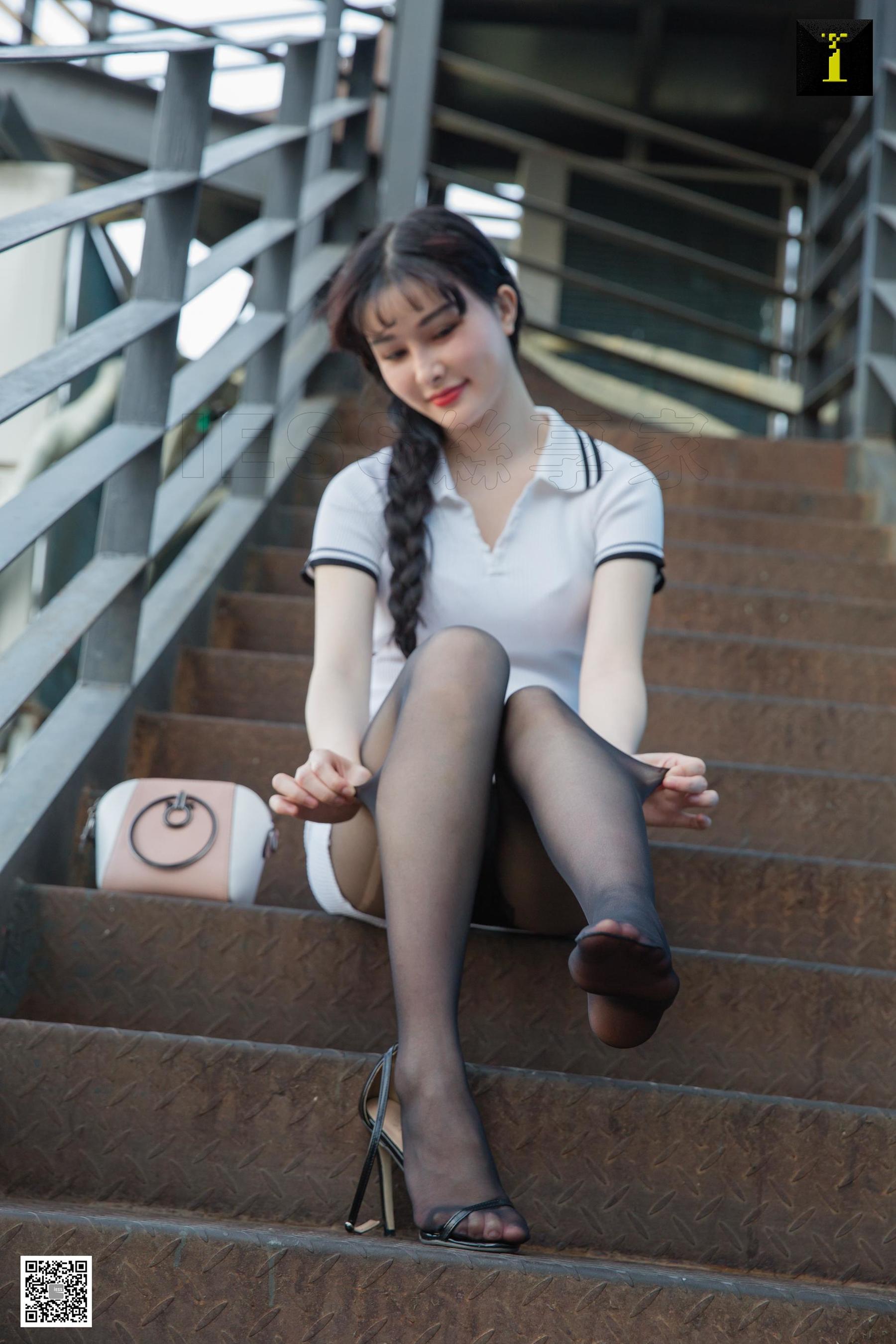 模特喵姐《喵姐教你穿一字凉鞋》 [异思趣向IESS] 美腿玉足写真集