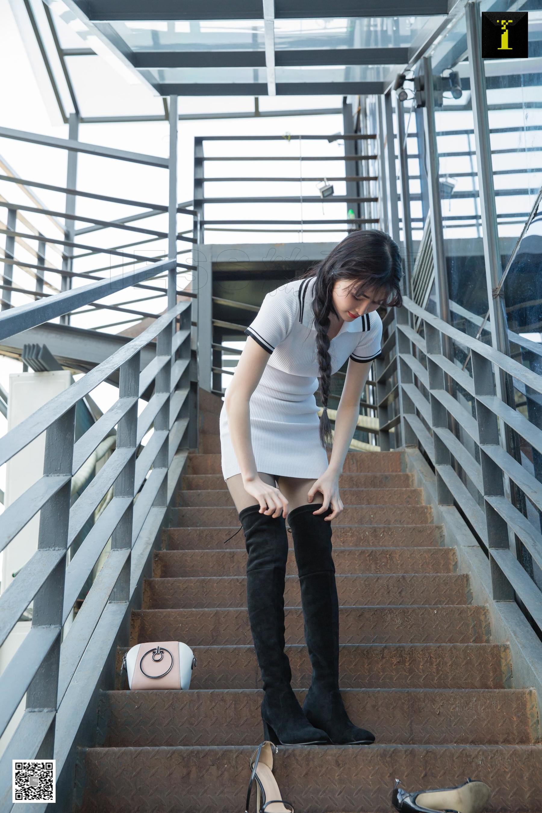 模特喵姐《喵姐教你穿一字凉鞋》 [异思趣向IESS] 美腿玉足写真集