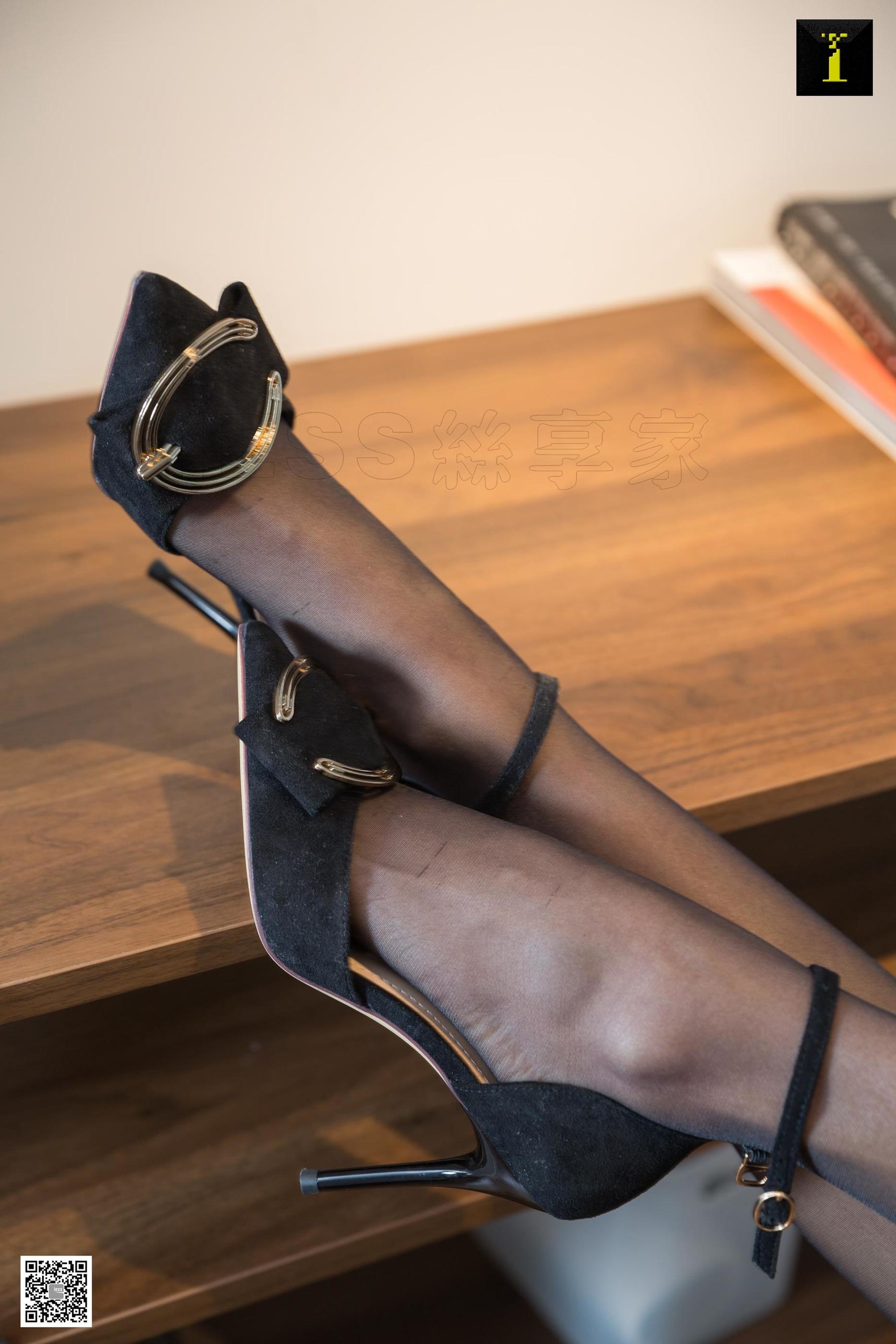 模特婉萍《小媚娘婉萍》 [异思趣向IESS] 丝袜美腿写真集