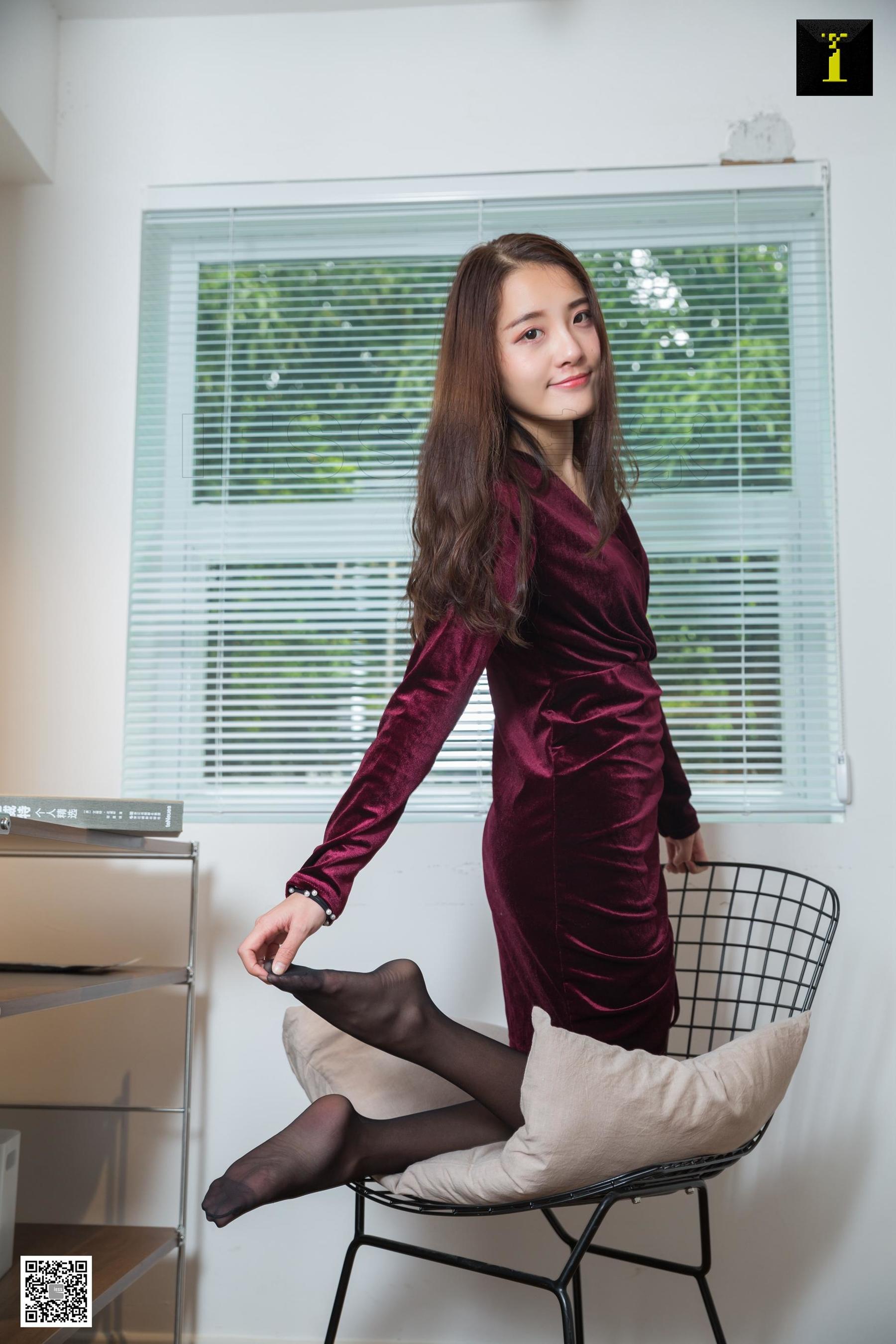 模特婉萍《小媚娘婉萍》 [异思趣向IESS] 丝袜美腿写真集