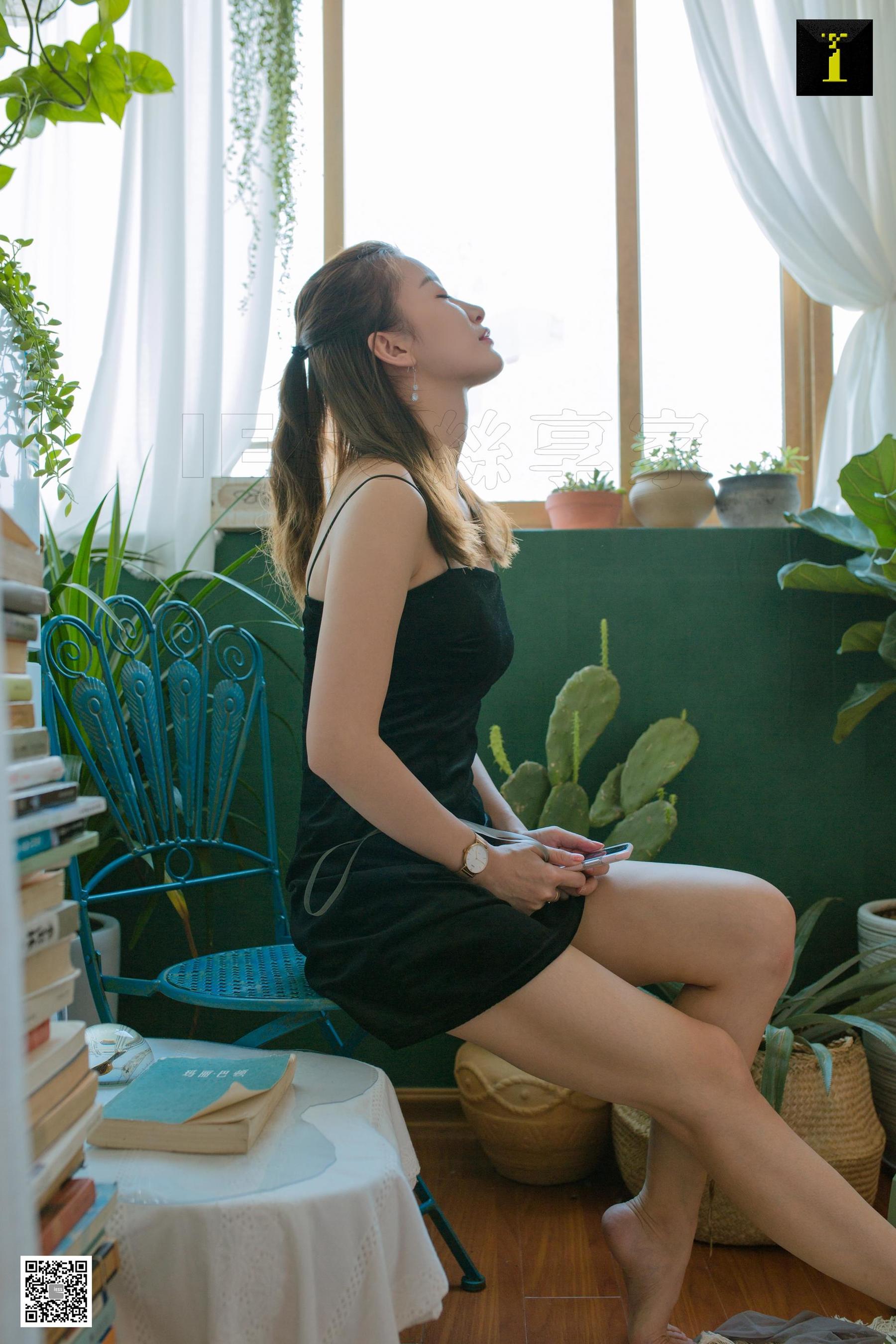 模特秋秋《秋姐文艺范儿》 [异思趣向IESS] 美腿丝足写真集