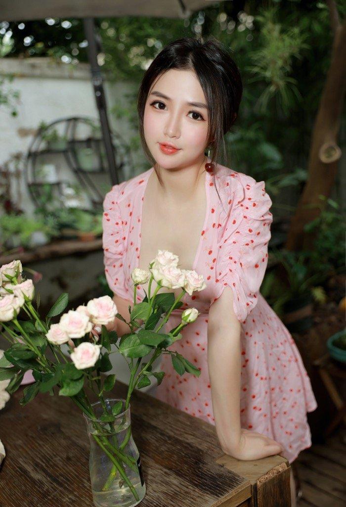 丰满辣妹蛋糕cake红色内衣人妻范十足