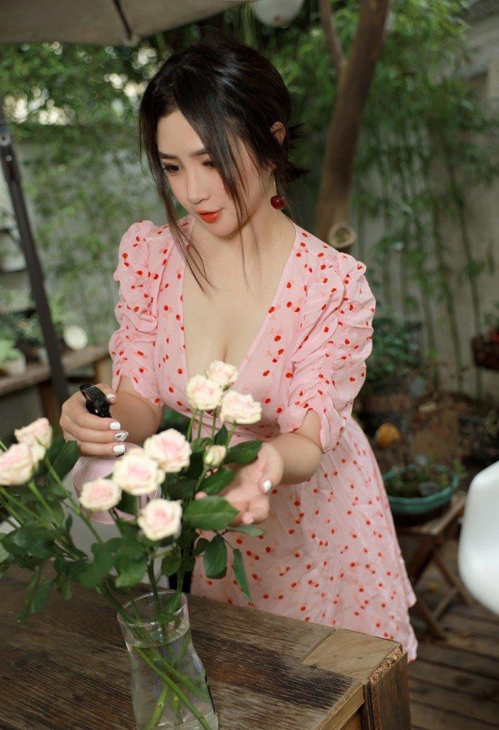 丰满辣妹蛋糕cake红色内衣人妻范十足