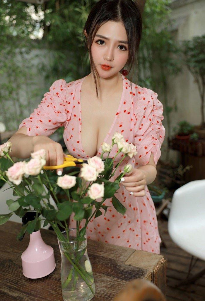 丰满辣妹蛋糕cake红色内衣人妻范十足