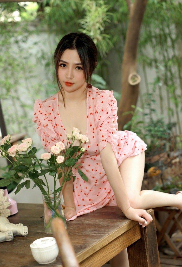 丰满辣妹蛋糕cake红色内衣人妻范十足