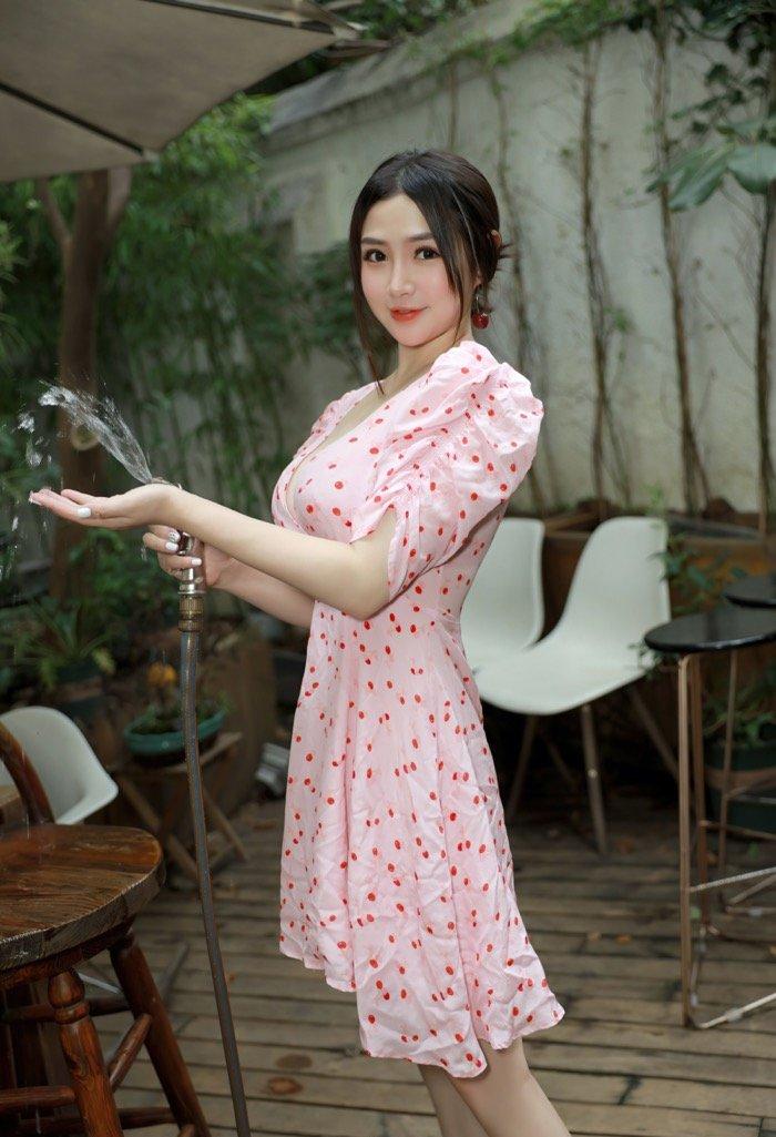 丰满辣妹蛋糕cake红色内衣人妻范十足