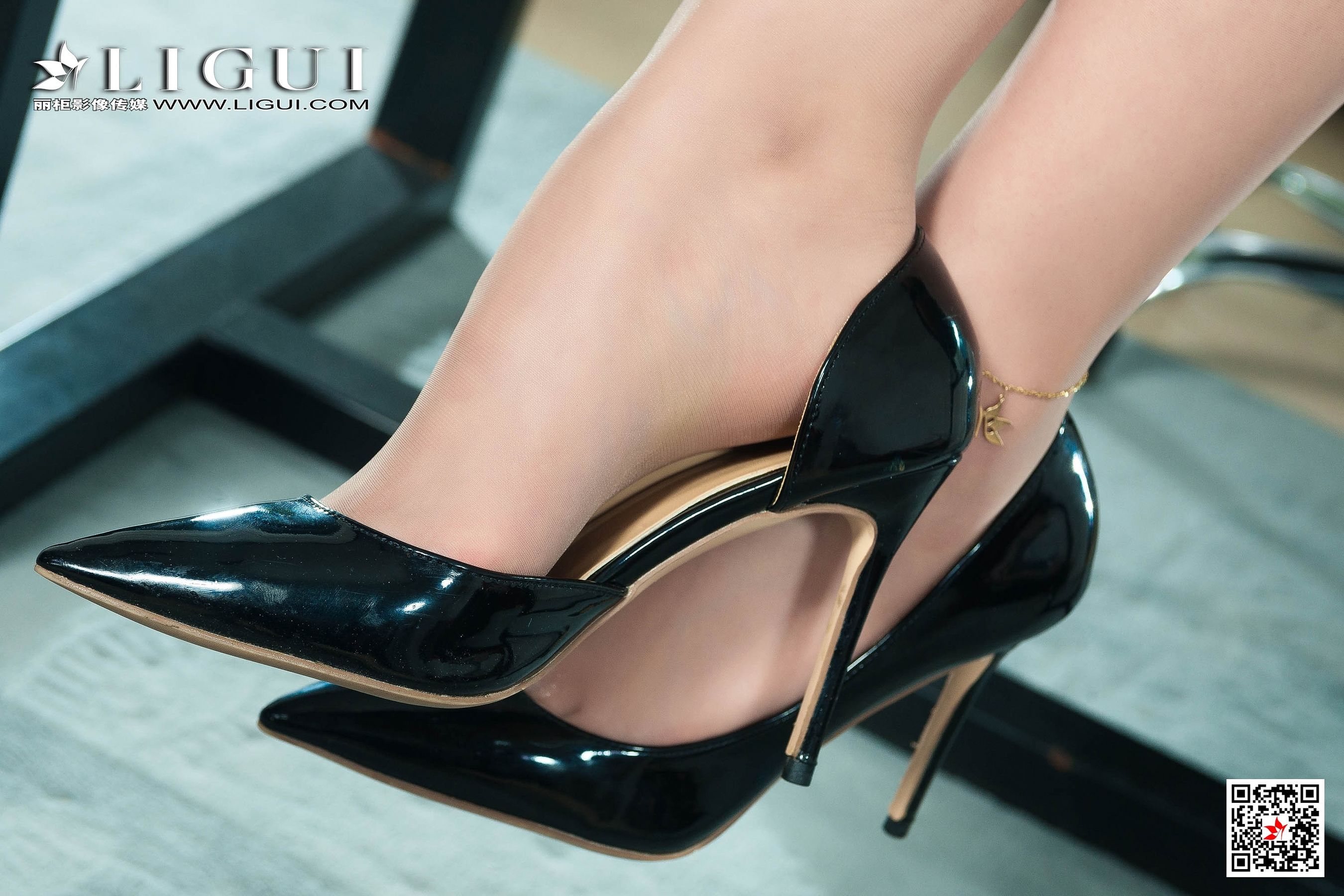 腿模若溪《肉丝袜OL丝足》 [丽柜Ligui] 写真集