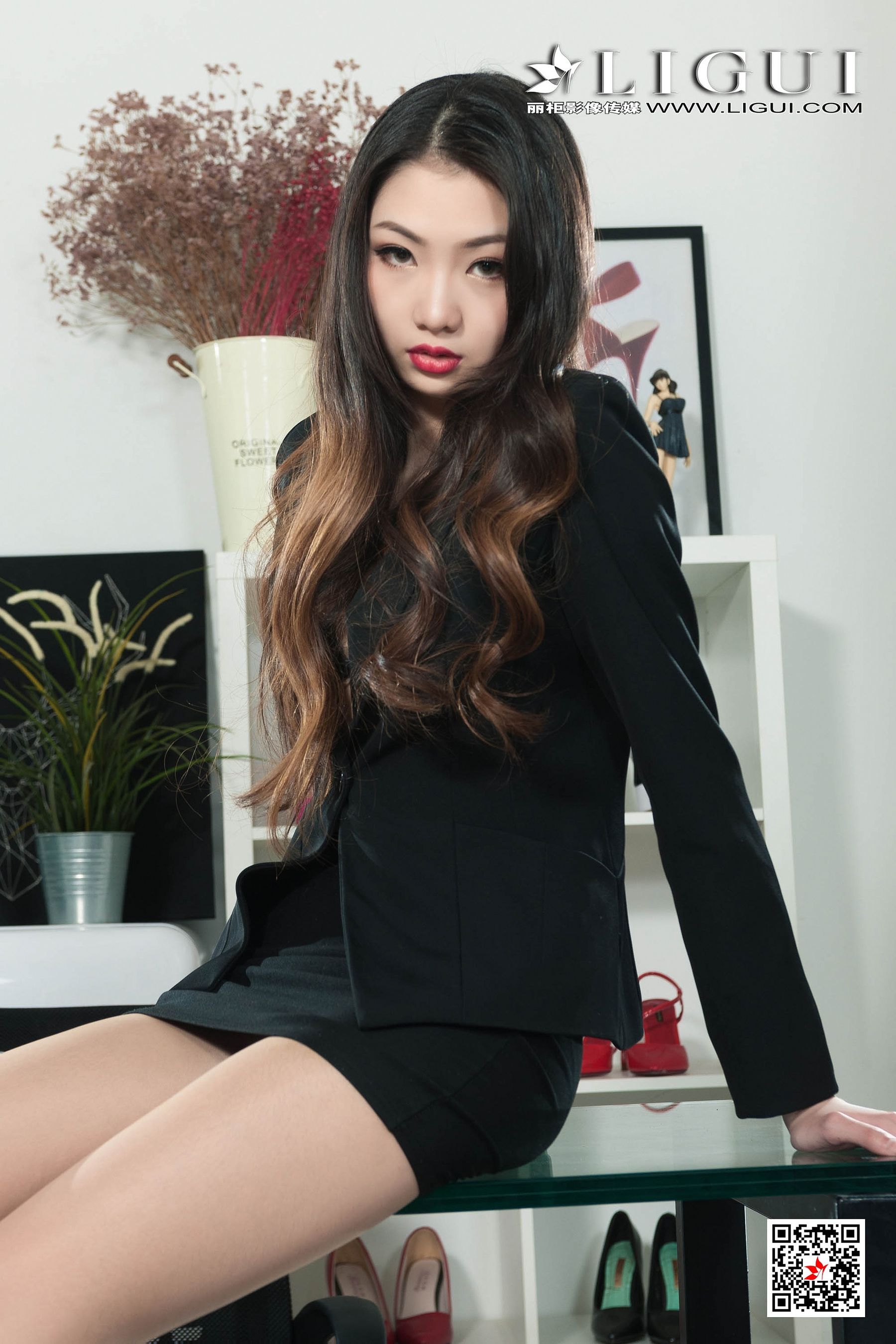 腿模鸭鸭《OL美腿丝足》 [丽柜Ligui] 写真集