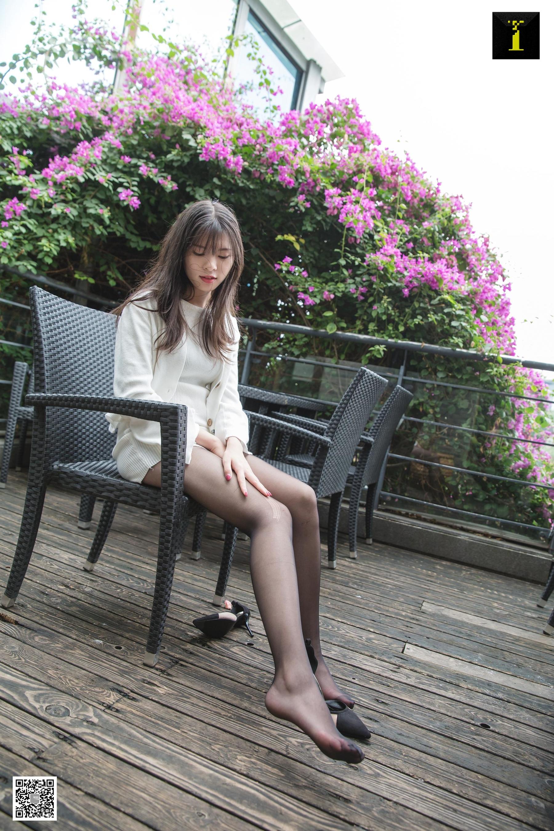 腿模七七 《七七的户外撕撕》 [异思趣向IESS] 写真集