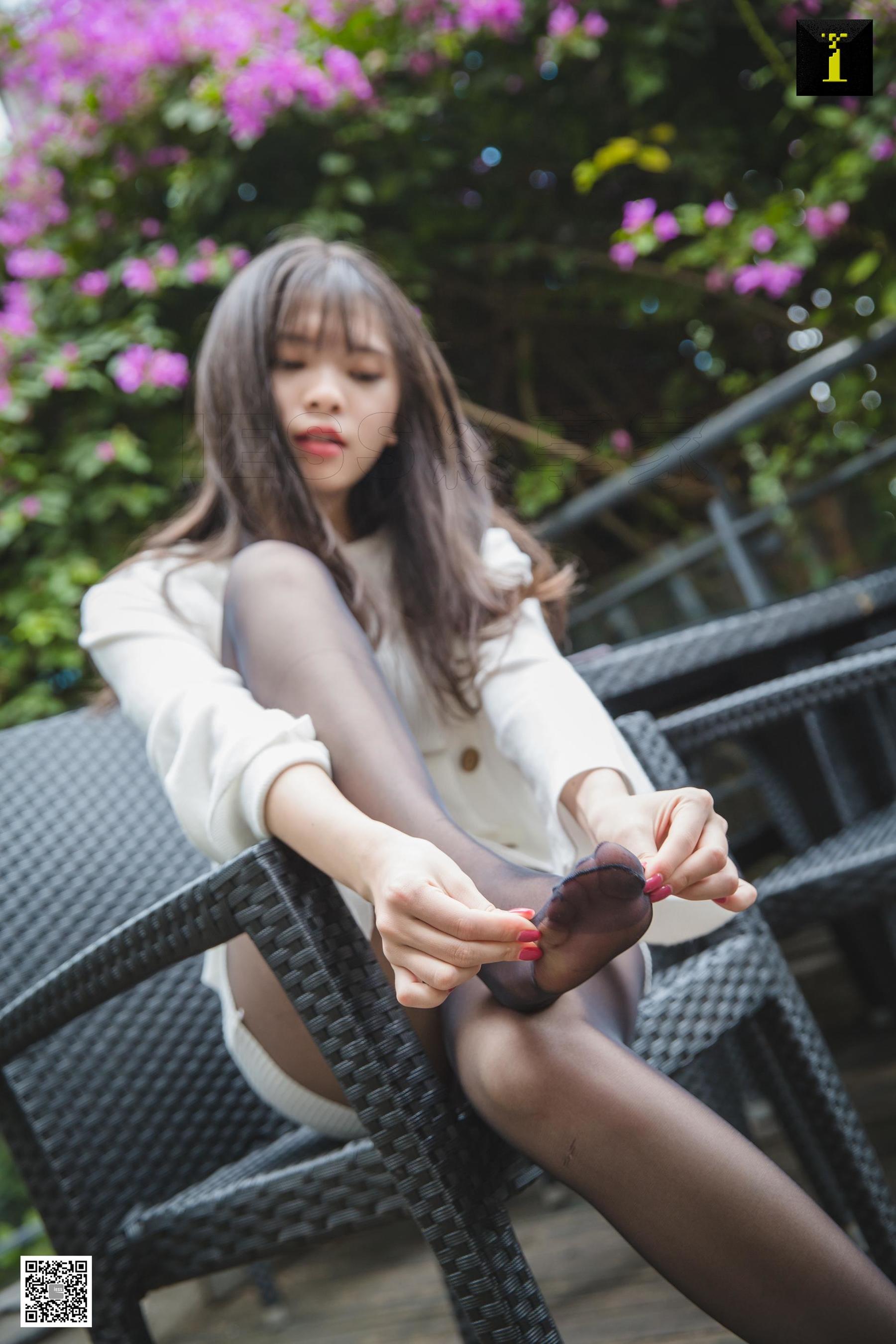 腿模七七 《七七的户外撕撕》 [异思趣向IESS] 写真集