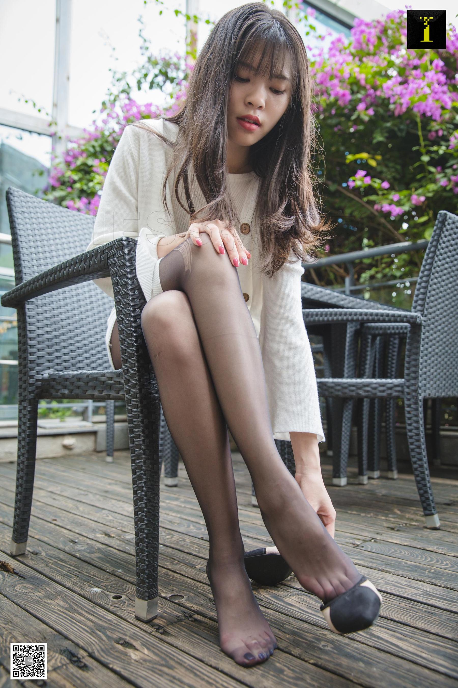 腿模七七 《七七的户外撕撕》 [异思趣向IESS] 写真集