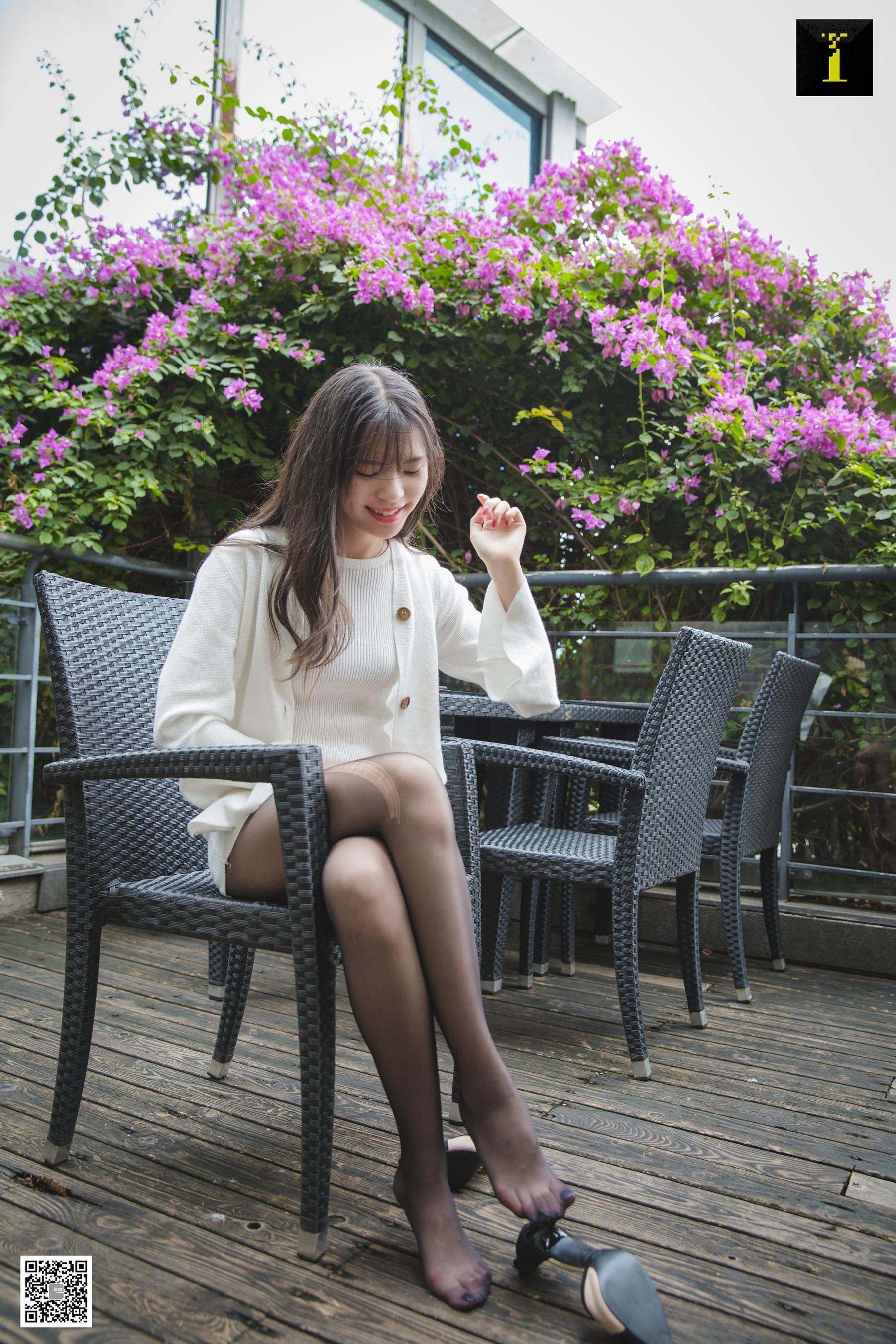 腿模七七 《七七的户外撕撕》 [异思趣向IESS] 写真集