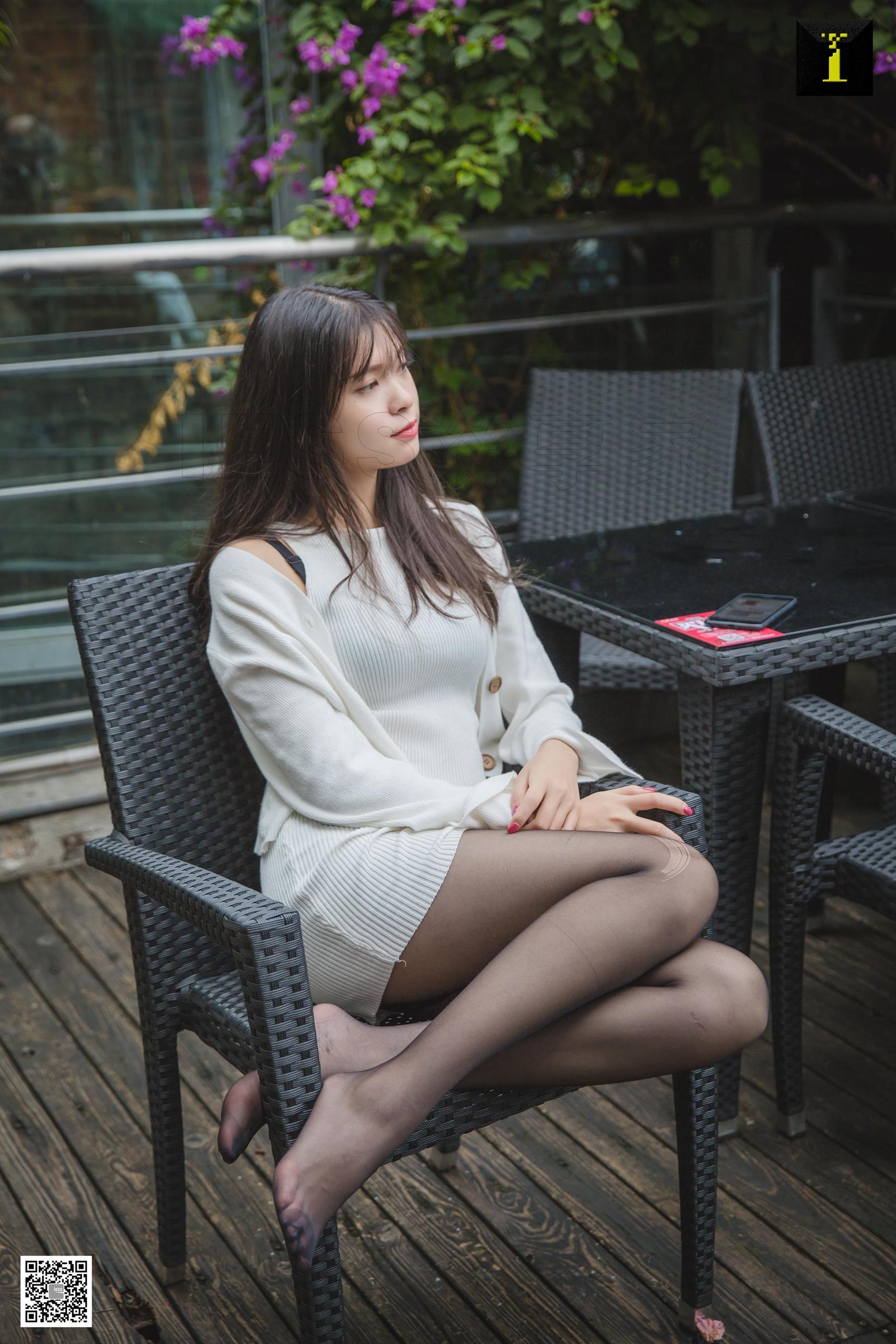 腿模七七 《七七的户外撕撕》 [异思趣向IESS] 写真集