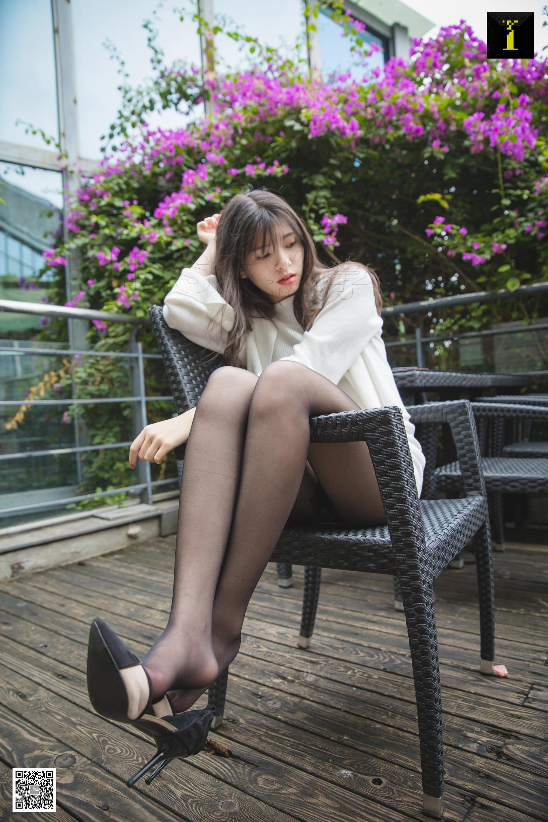 腿模七七 《七七的户外撕撕》 [异思趣向IESS] 写真集