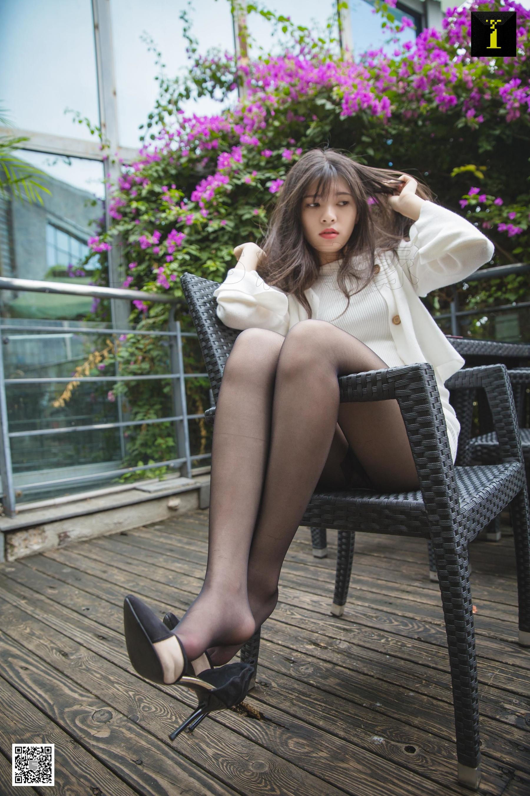 腿模七七 《七七的户外撕撕》 [异思趣向IESS] 写真集