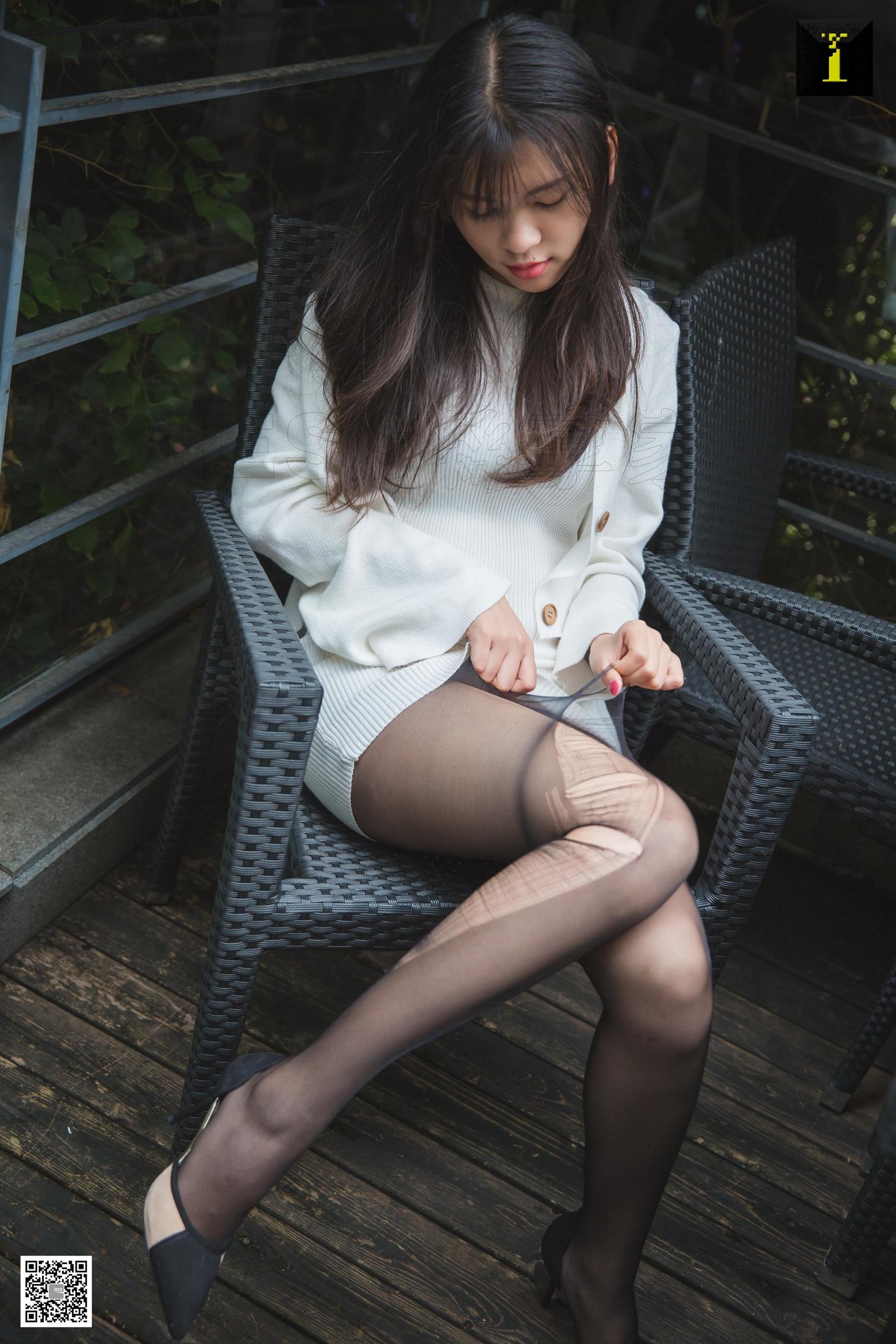 腿模七七 《七七的户外撕撕》 [异思趣向IESS] 写真集