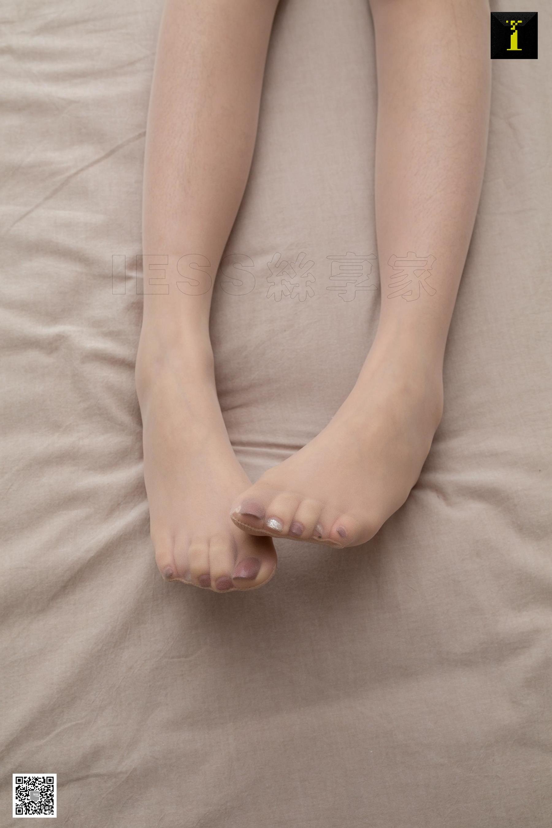 模特乐乐 《乐乐的露肩包臀裙》 [异思趣向IESS] 写真集