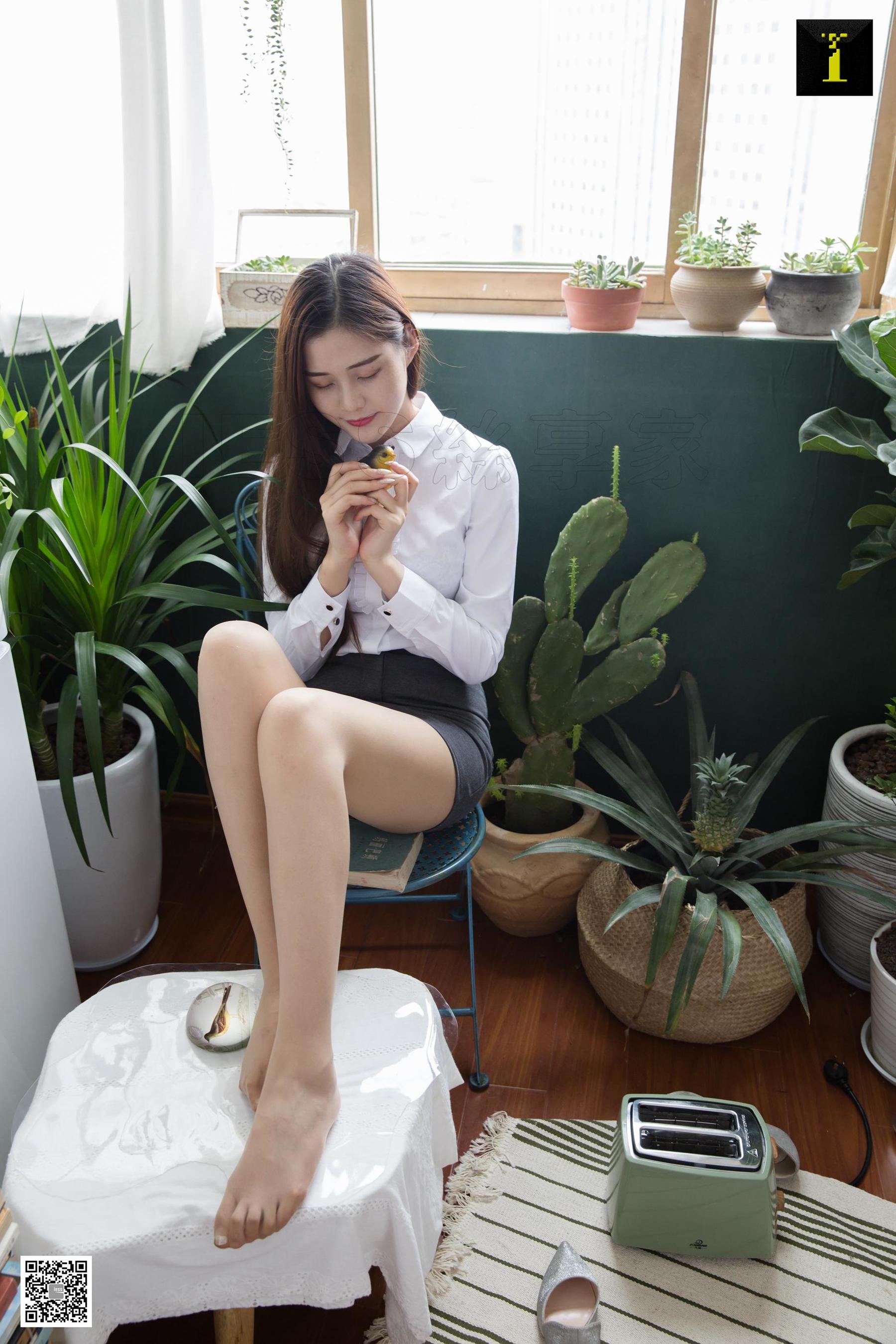 腿模九妹 《可甜可盐的九妹》 [异思趣向IESS] 写真集