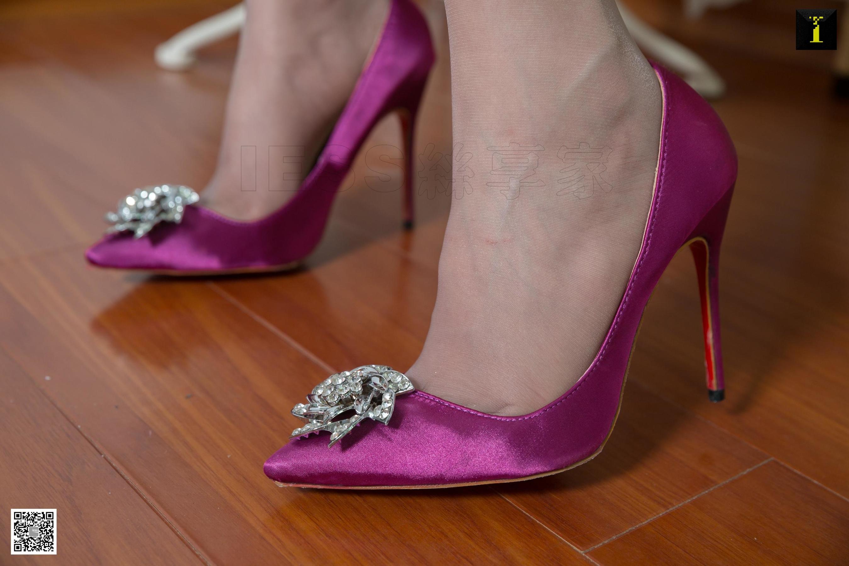 腿模九妹 《正在吃炒粉的九妹》 [异思趣向IESS] 写真集