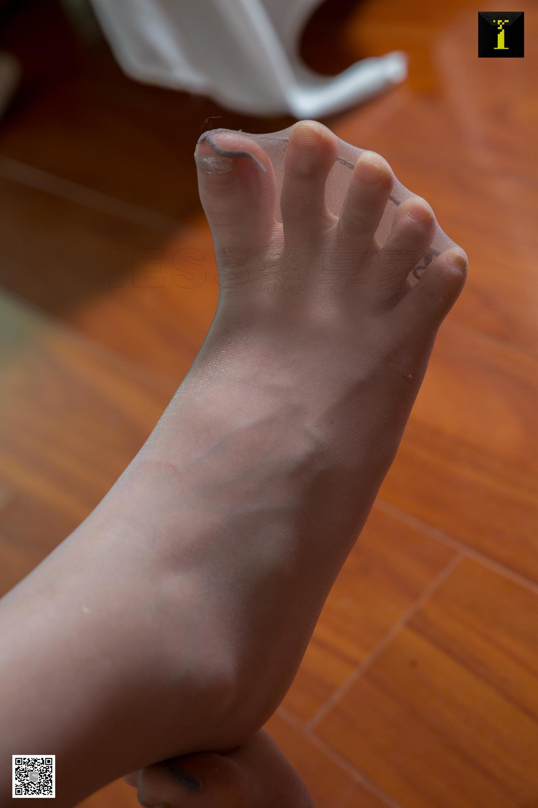 腿模九妹 《正在吃炒粉的九妹》 [异思趣向IESS] 写真集