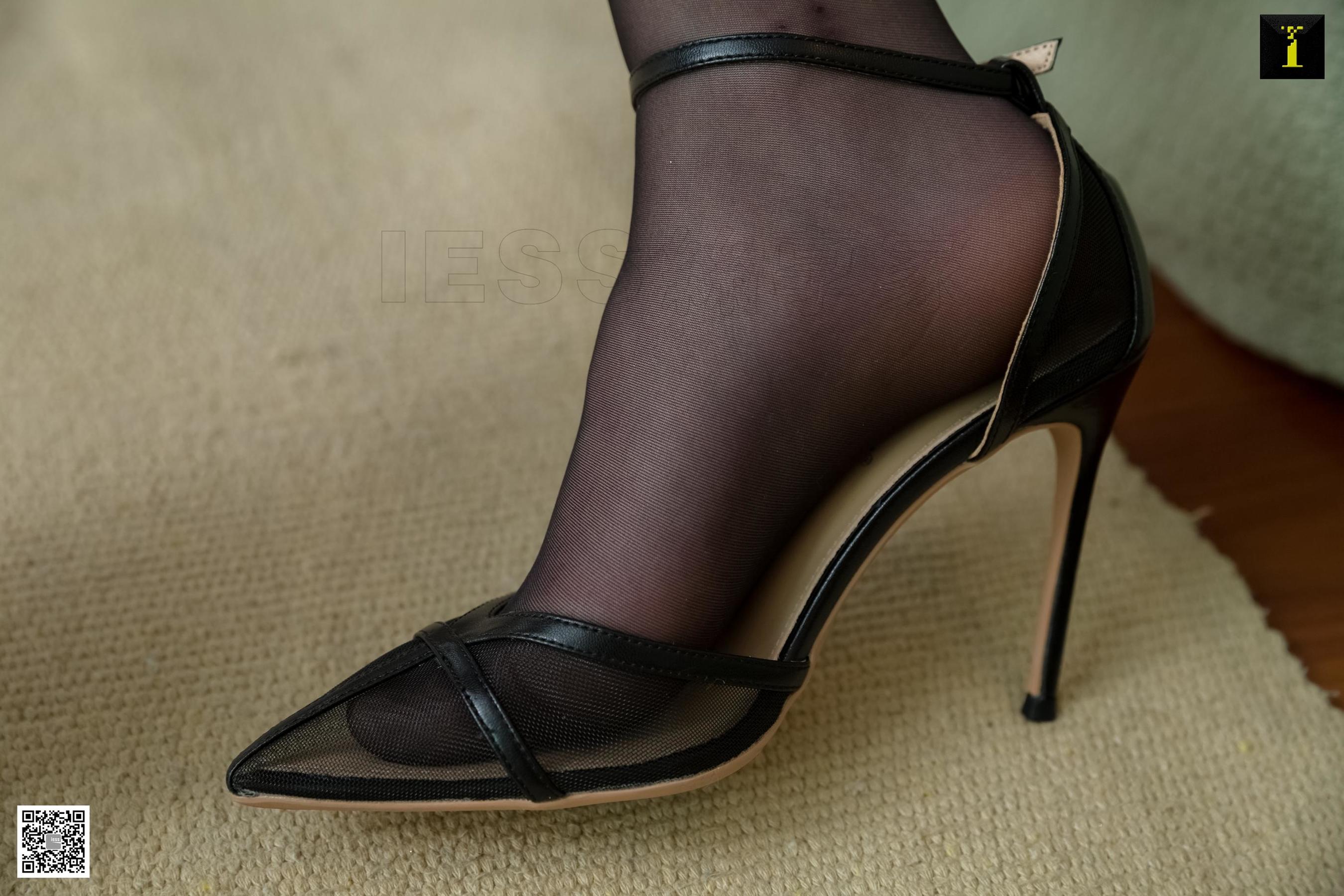 模特云芝 《正在通话的女上司》 [异思趣向IESS] 写真集