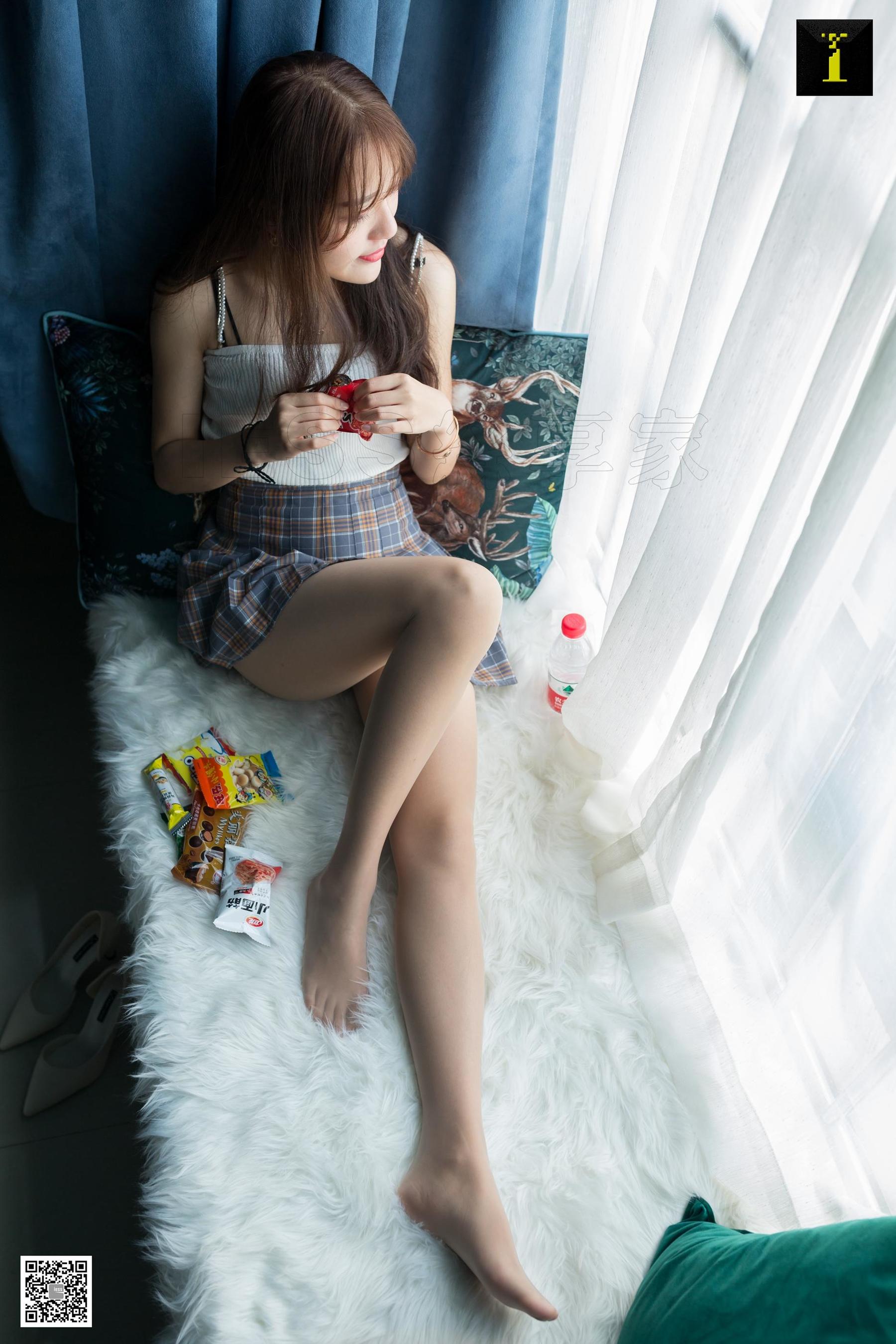 模特婉萍 《爱吃零食的婉萍》 [异思趣向IESS] 写真集