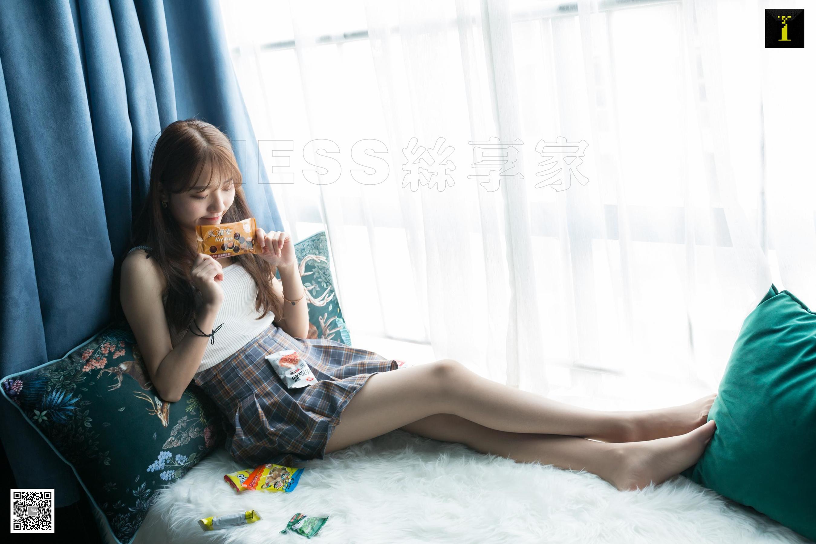 模特婉萍 《爱吃零食的婉萍》 [异思趣向IESS] 写真集