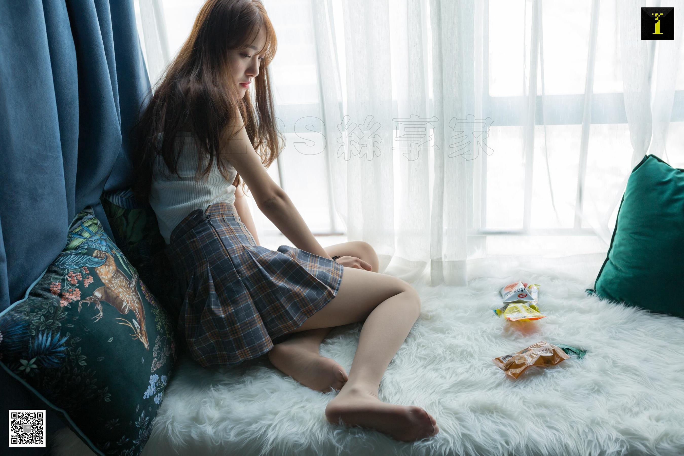 模特婉萍 《爱吃零食的婉萍》 [异思趣向IESS] 写真集