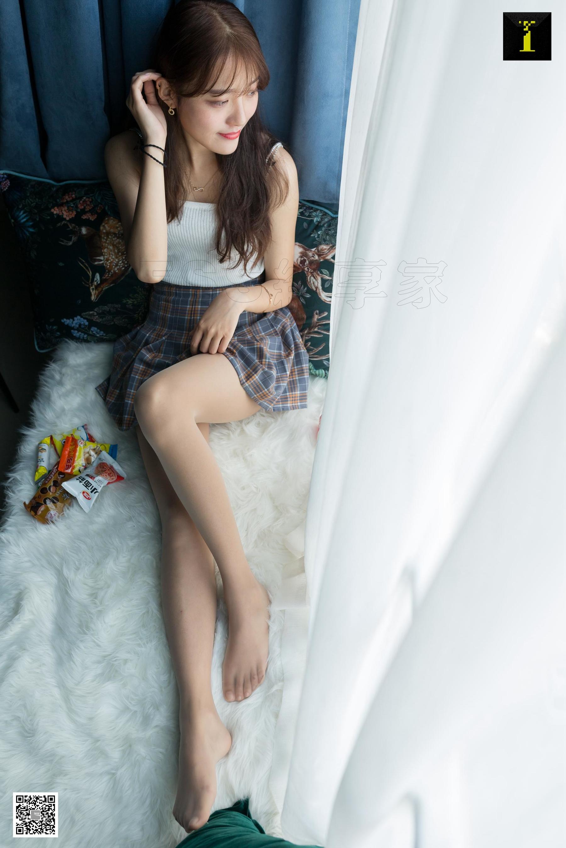 模特婉萍 《爱吃零食的婉萍》 [异思趣向IESS] 写真集