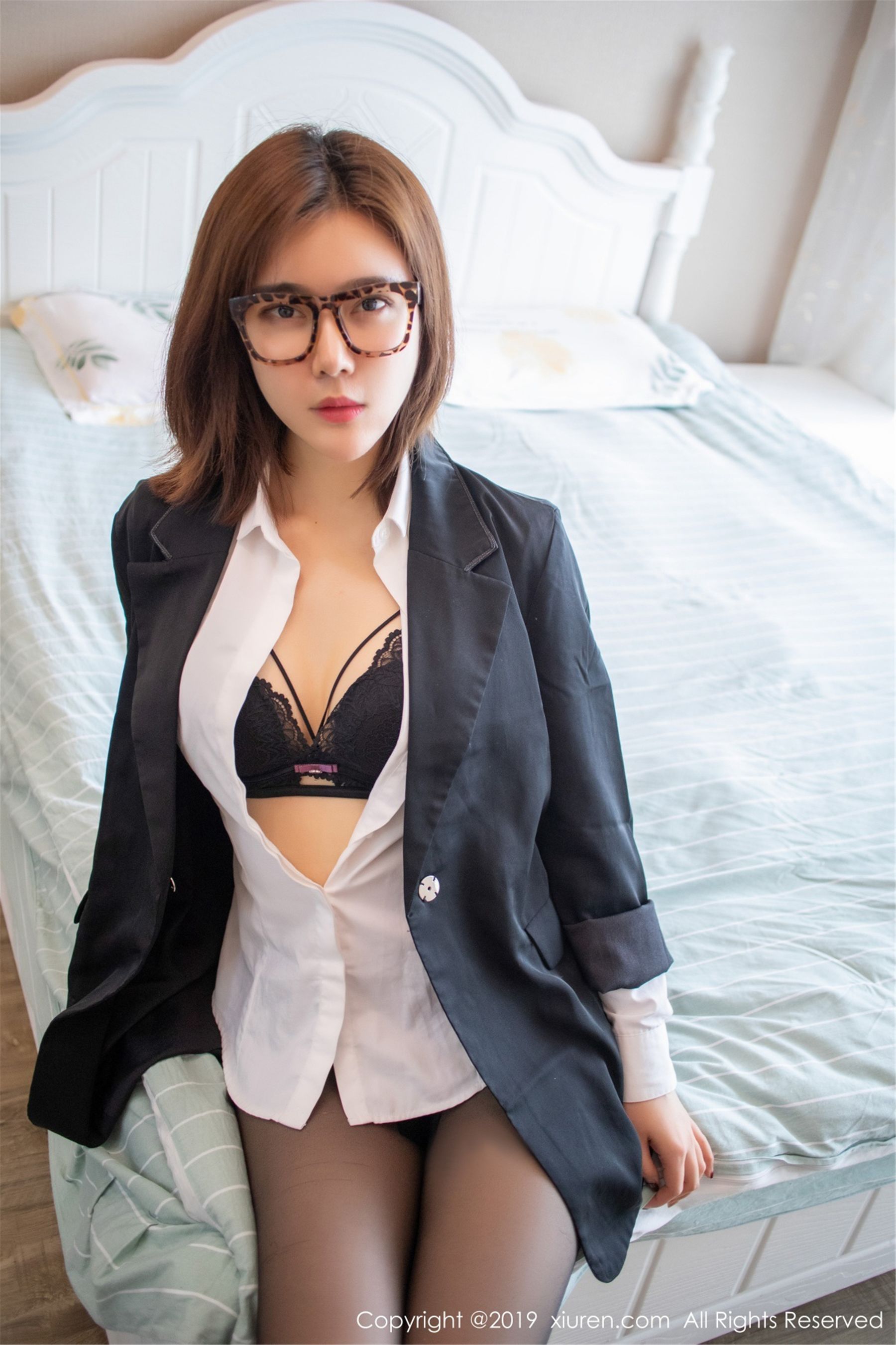 Yomi悠蜜《黑丝诱惑，让你感受老师的厉害！》 [秀人XIUREN] No.1439 写真集