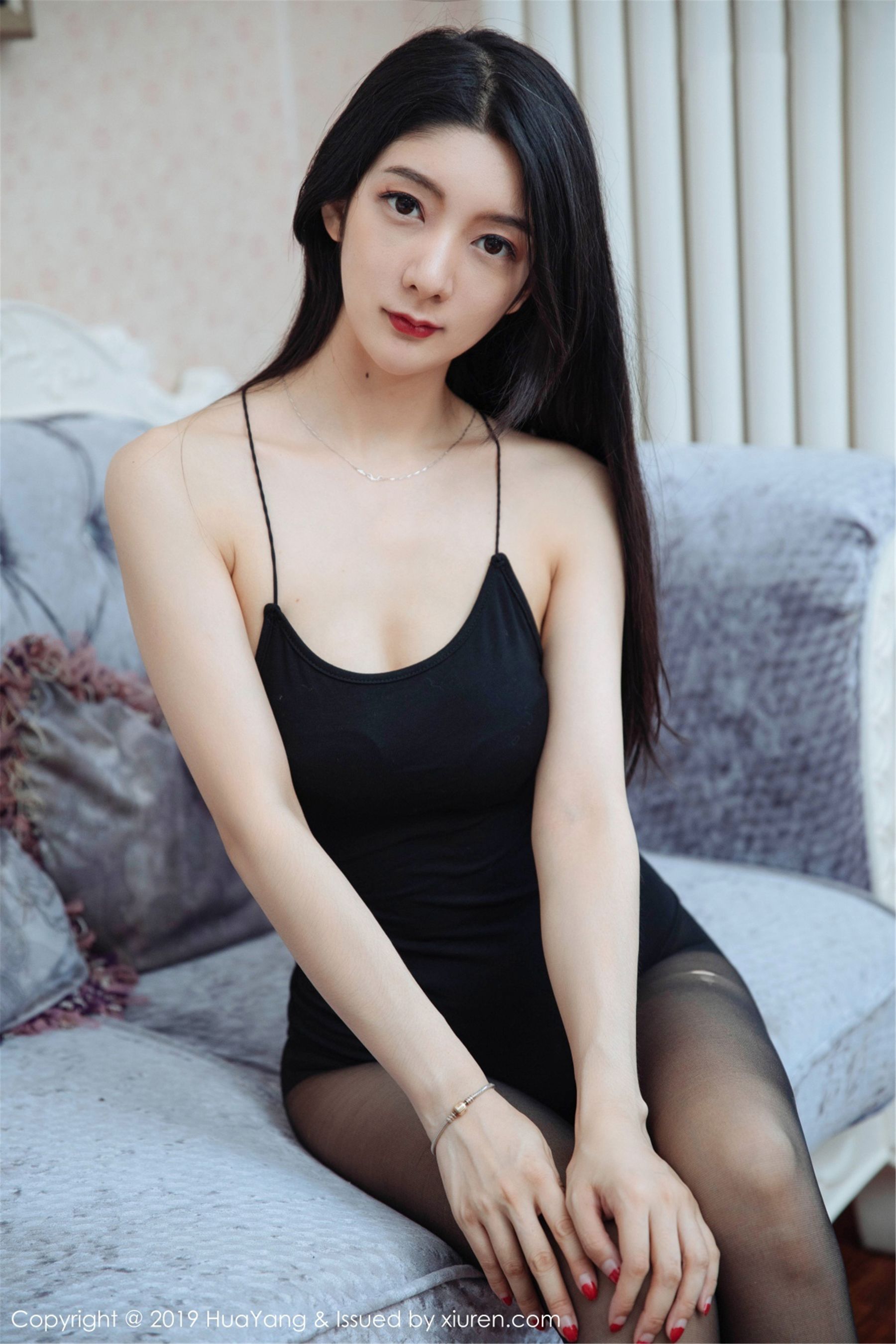 Angela喜欢猫《极致的黑丝妩媚与温柔女仆装系列》 [花漾HuaYang] Vol.137 写真集