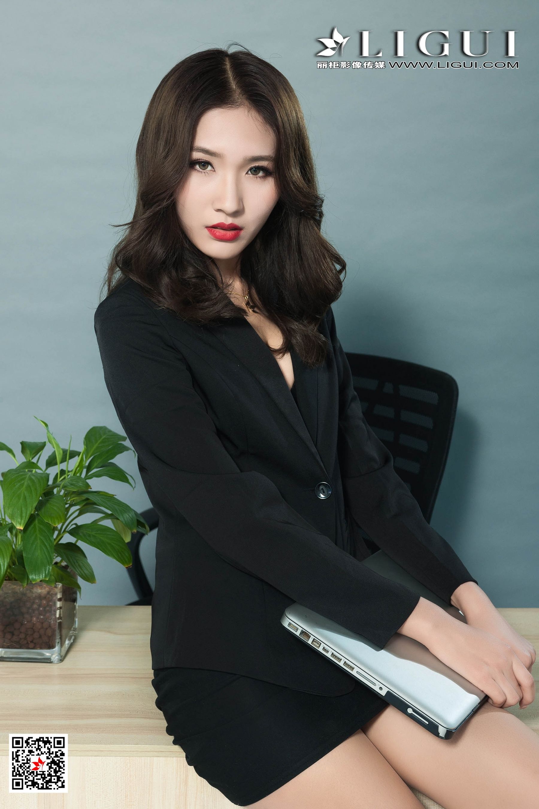 腿模星星《肉丝Ol高跟女郎》 [丽柜Ligui] 写真集