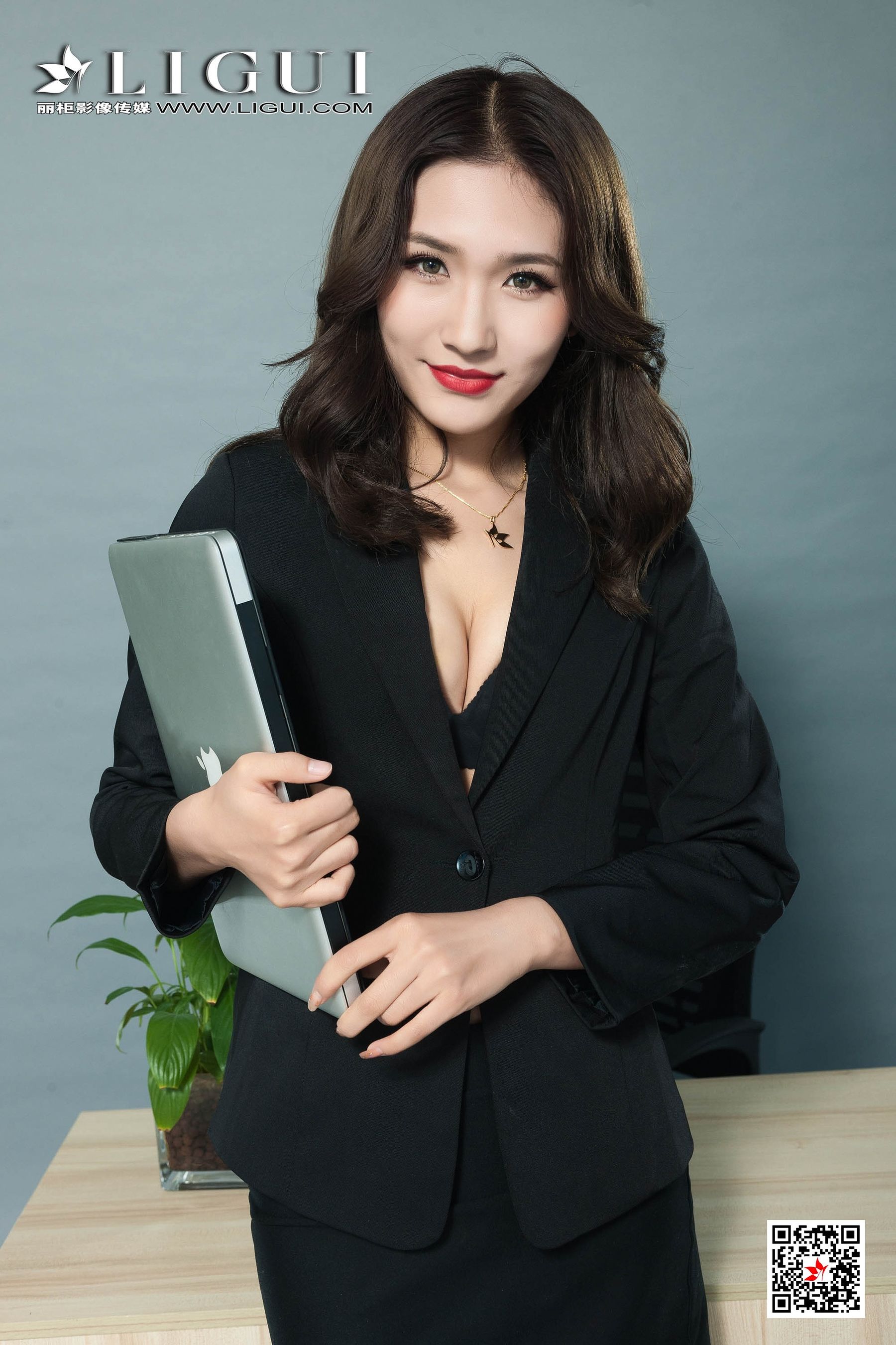 腿模星星《肉丝Ol高跟女郎》 [丽柜Ligui] 写真集