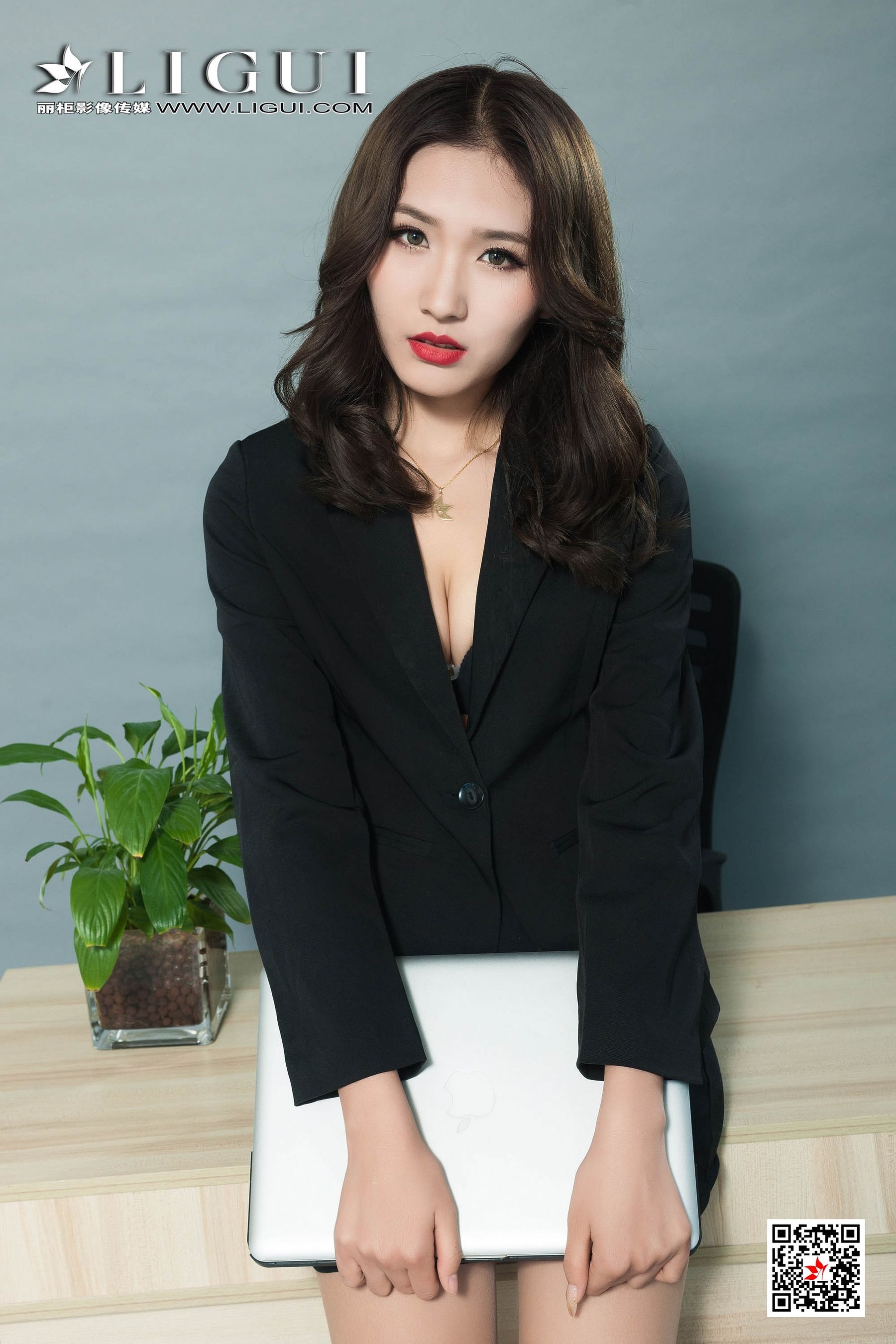 腿模星星《肉丝Ol高跟女郎》 [丽柜Ligui] 写真集