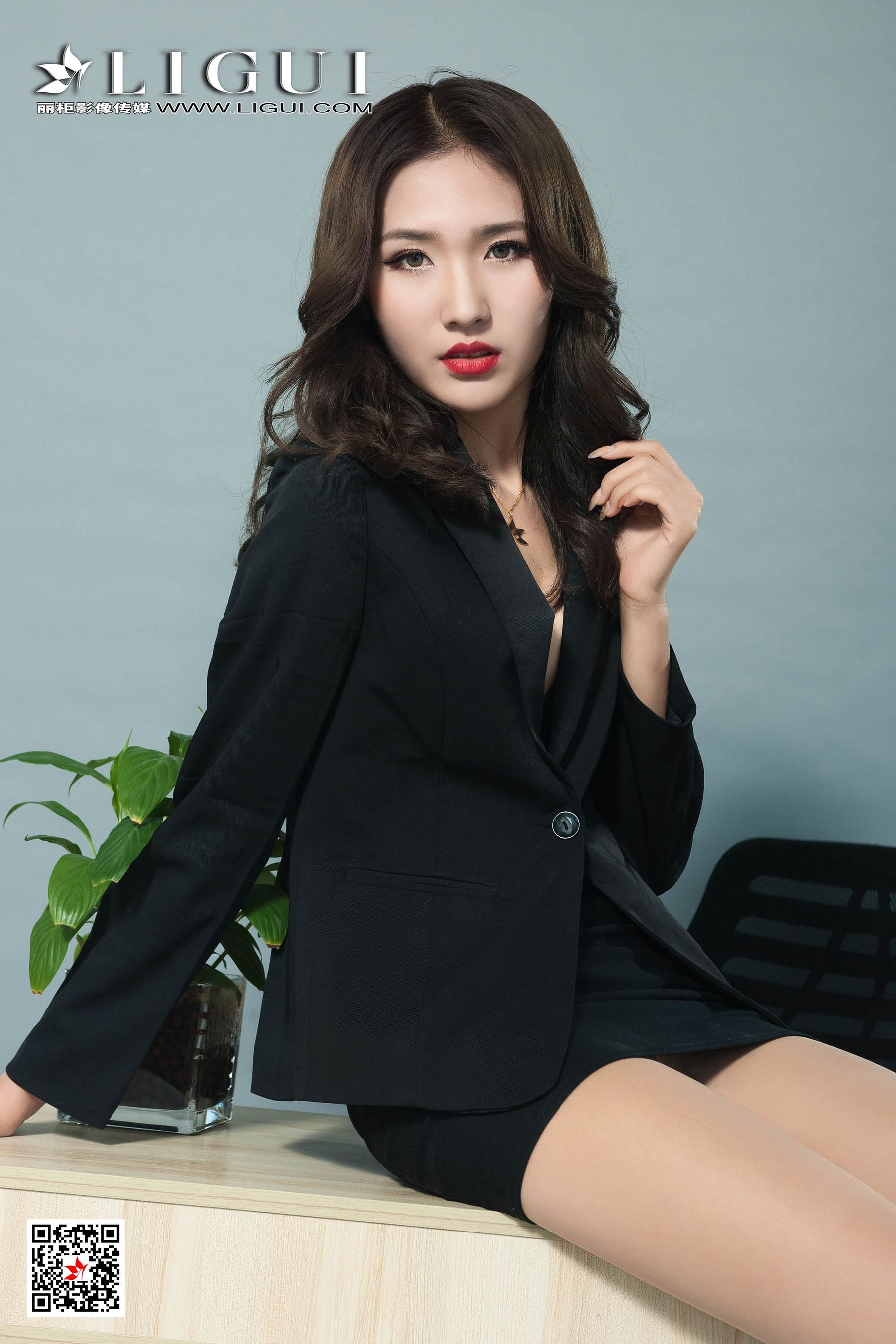 腿模星星《肉丝Ol高跟女郎》 [丽柜Ligui] 写真集