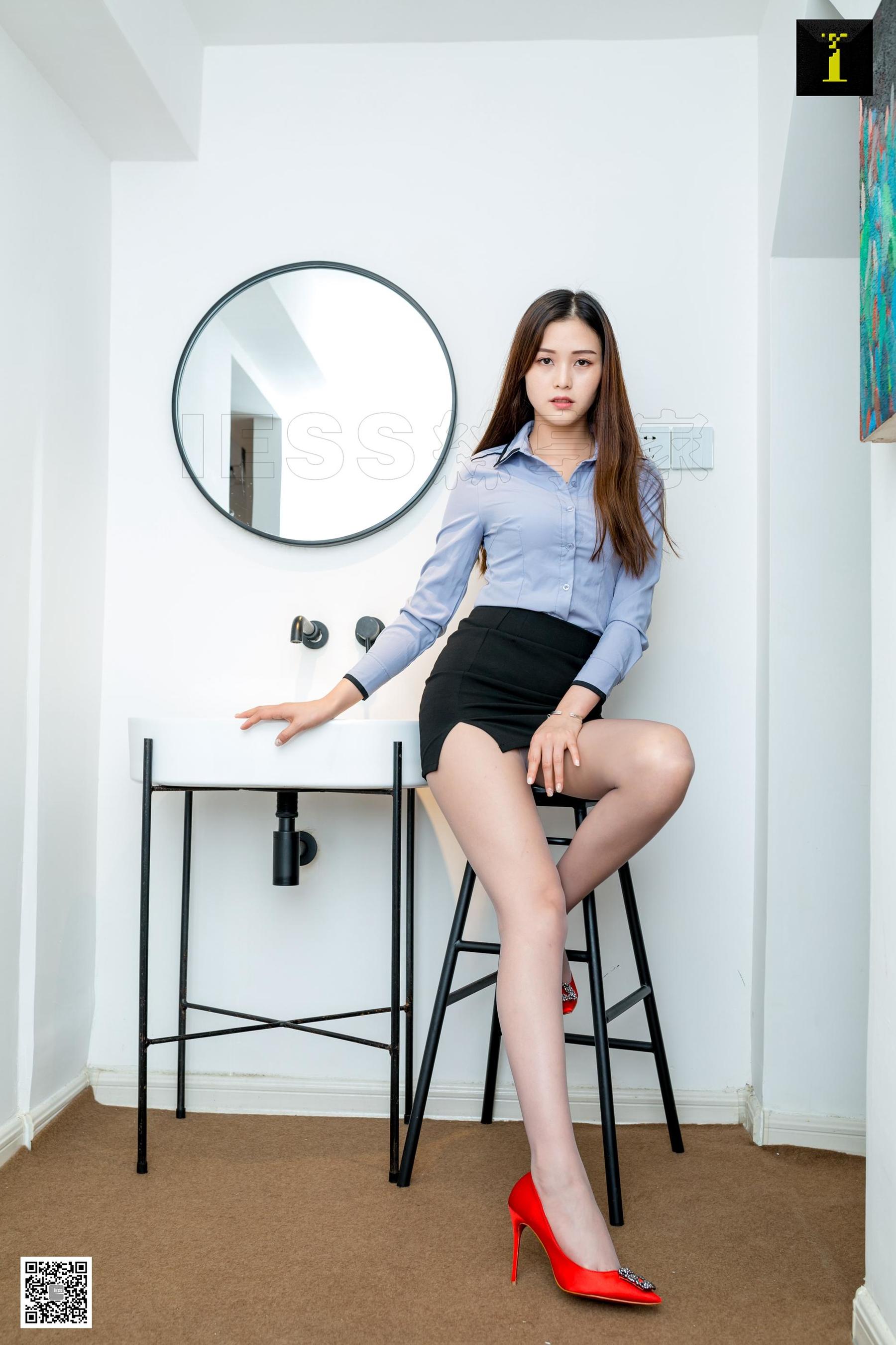 模特九妹《下班后的九妹》 [异思趣向IESS] 丝足美腿写真集