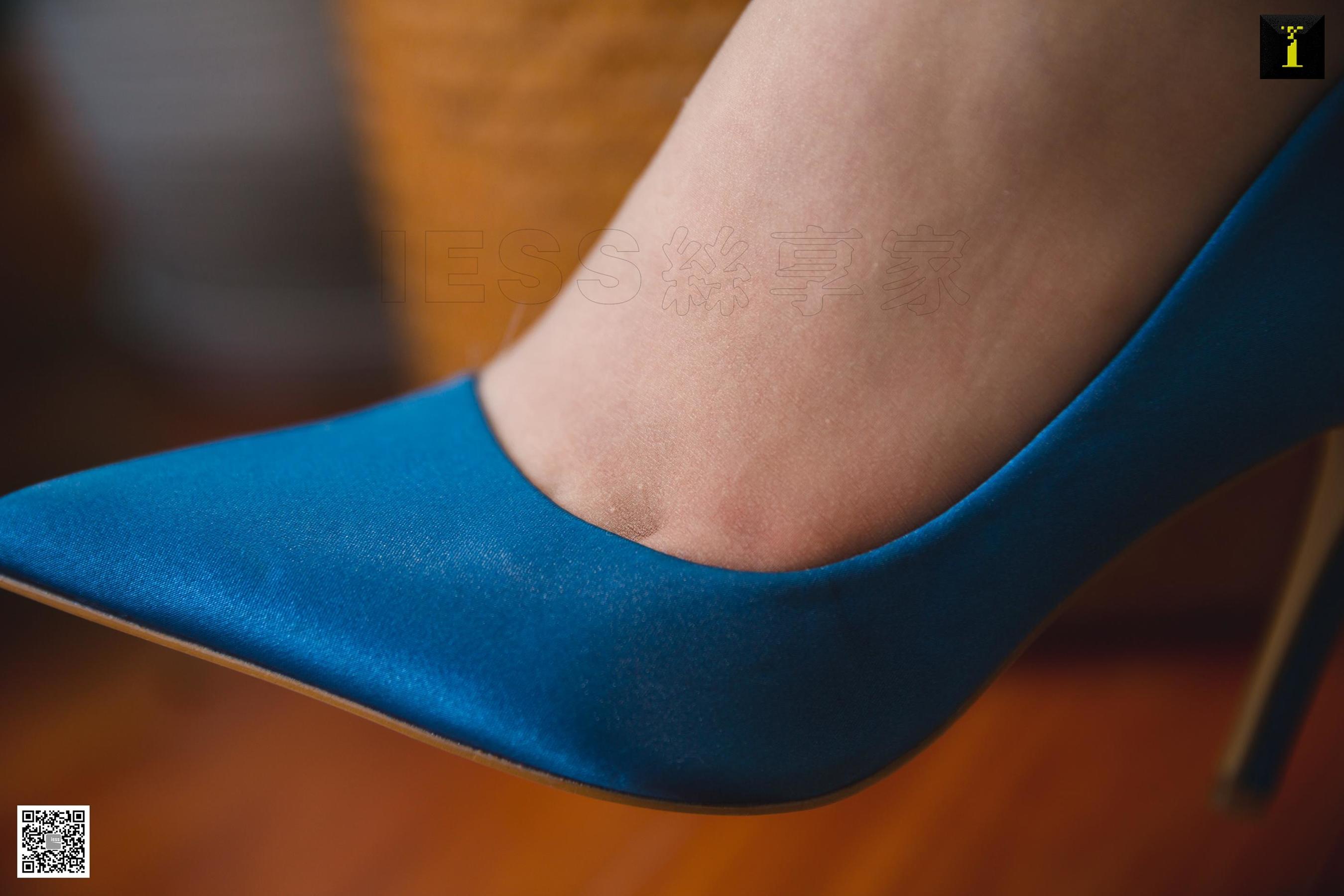 模特云芝《云芝绸面蓝色高跟》 [异思趣向IESS] 丝足美腿写真集