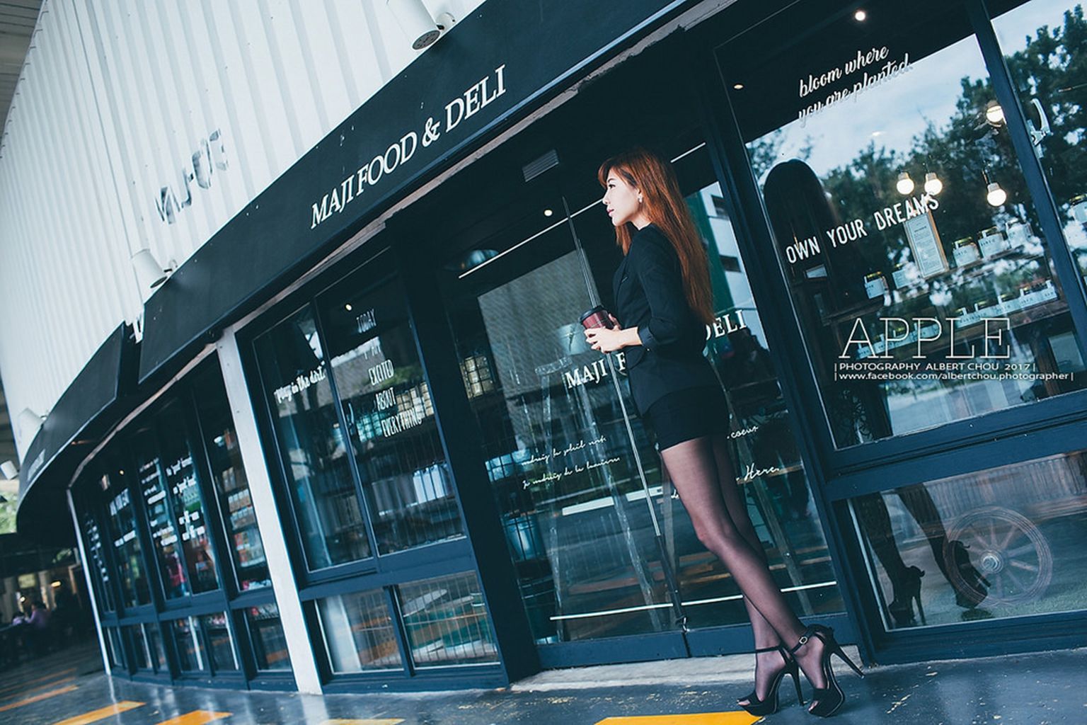 张闵净《街拍黑丝OL女神》 [台湾女神] 写真集