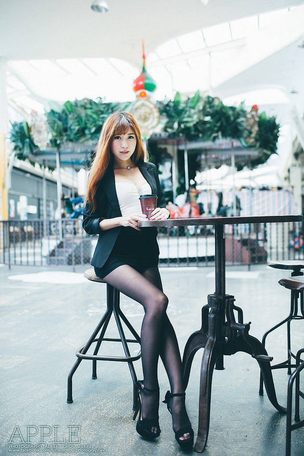 张闵净《街拍黑丝OL女神》 [台湾女神] 写真集