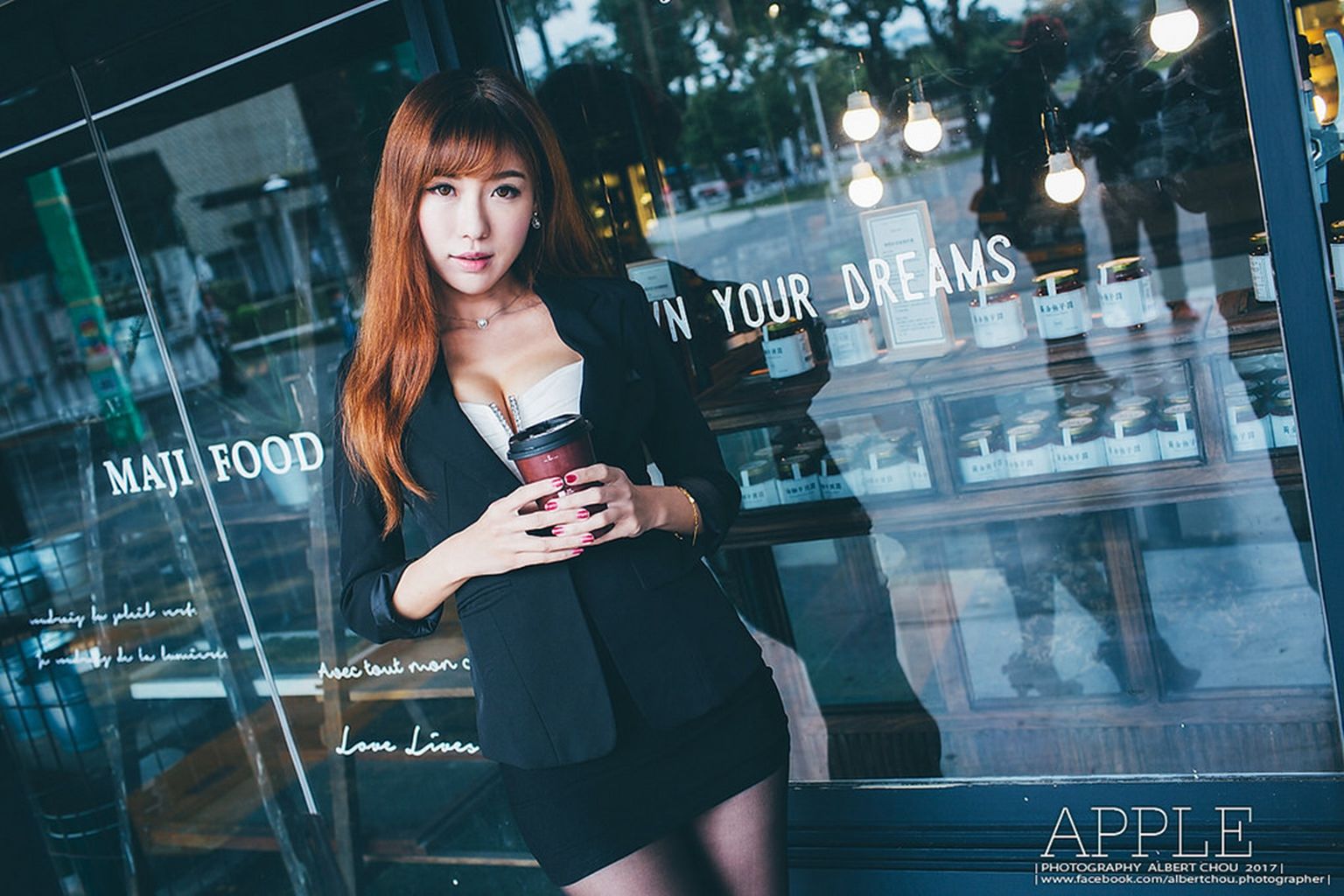 张闵净《街拍黑丝OL女神》 [台湾女神] 写真集