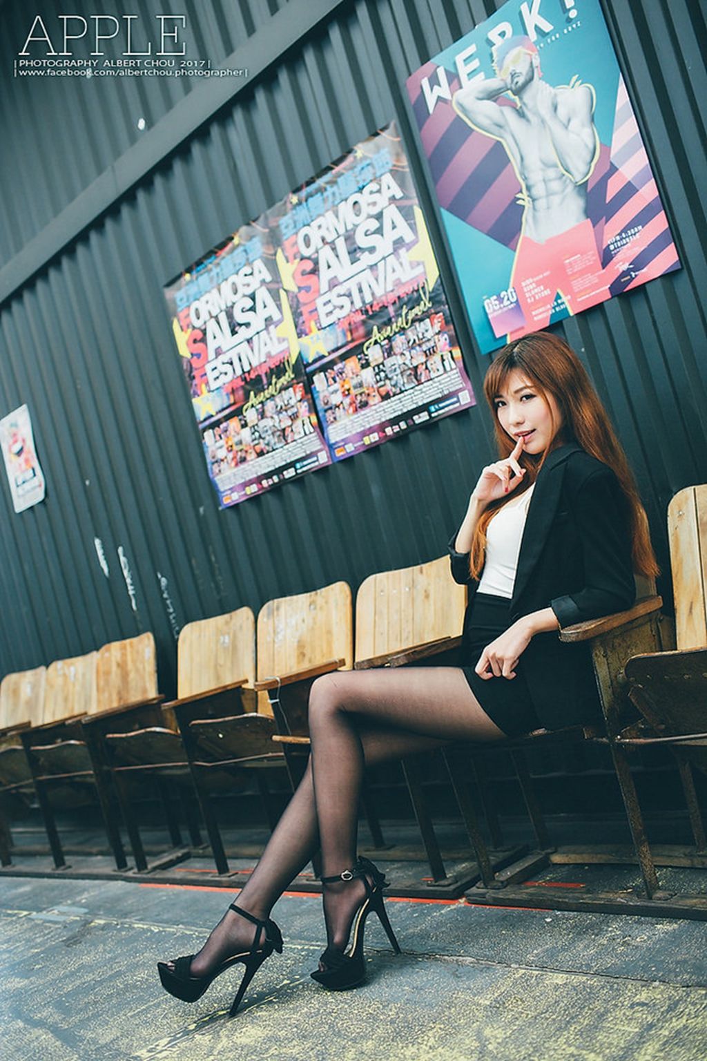 张闵净《街拍黑丝OL女神》 [台湾女神] 写真集